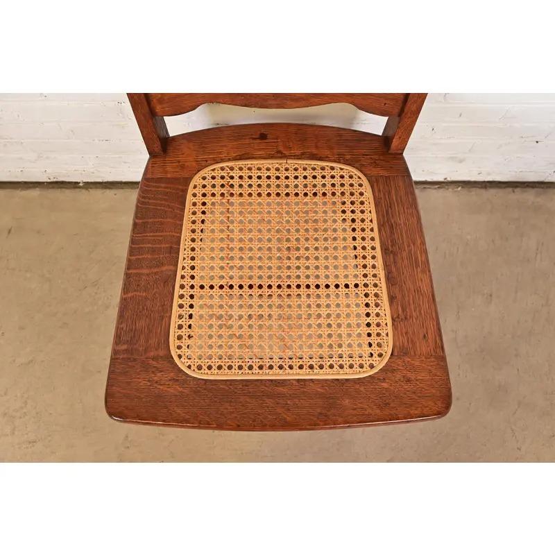 Limbert Stil Antike Arts & Crafts geschnitzt Eiche Esszimmerstühle, Paar im Angebot 2