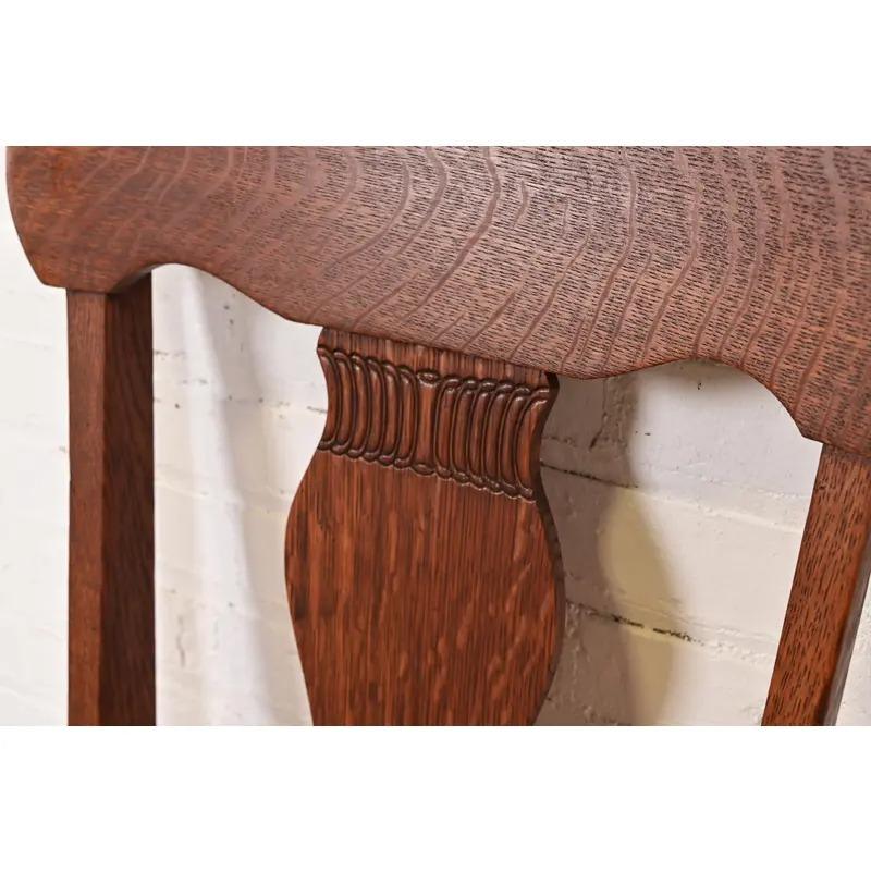 XX secolo Sedie da pranzo in rovere intagliato in stile Limbert, set di sei sedie in vendita