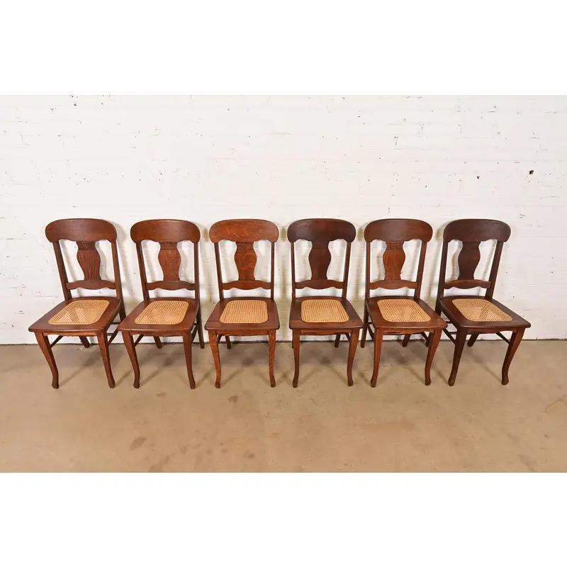 Canna Sedie da pranzo in rovere intagliato in stile Limbert, set di sei sedie in vendita