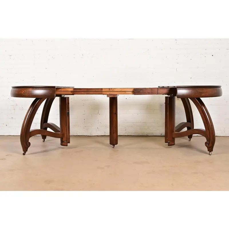 Quercia Tavolo da pranzo allungabile in stile Limbert, appena rifinito in vendita