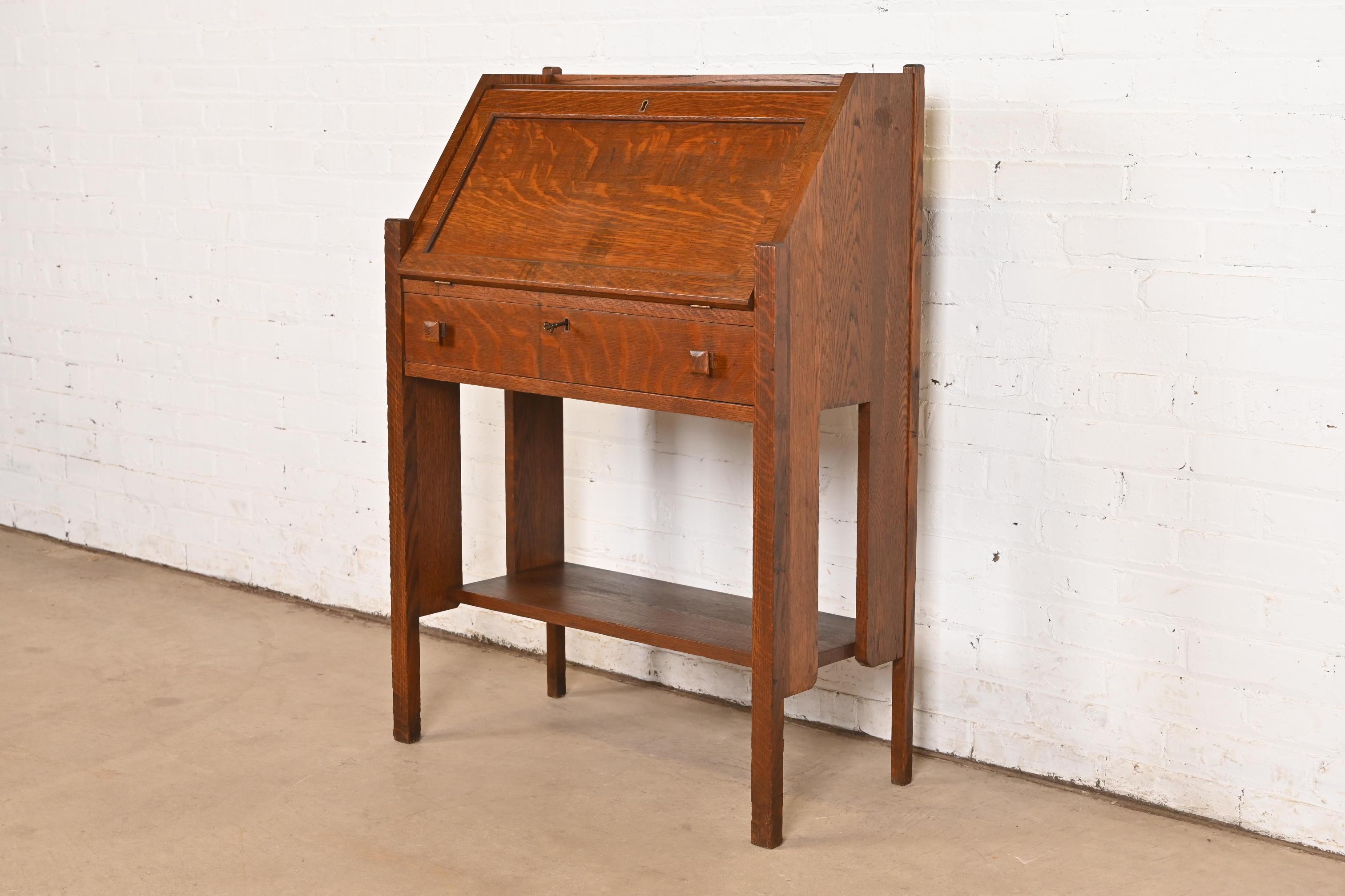 A gorgeous antique Mission or Arts & Crafts period drop front writing desk

In the manner of Charles P. Limbert Co.

By The Cron-Kills Co.

USA, Circa 1900

Measures: 28.75