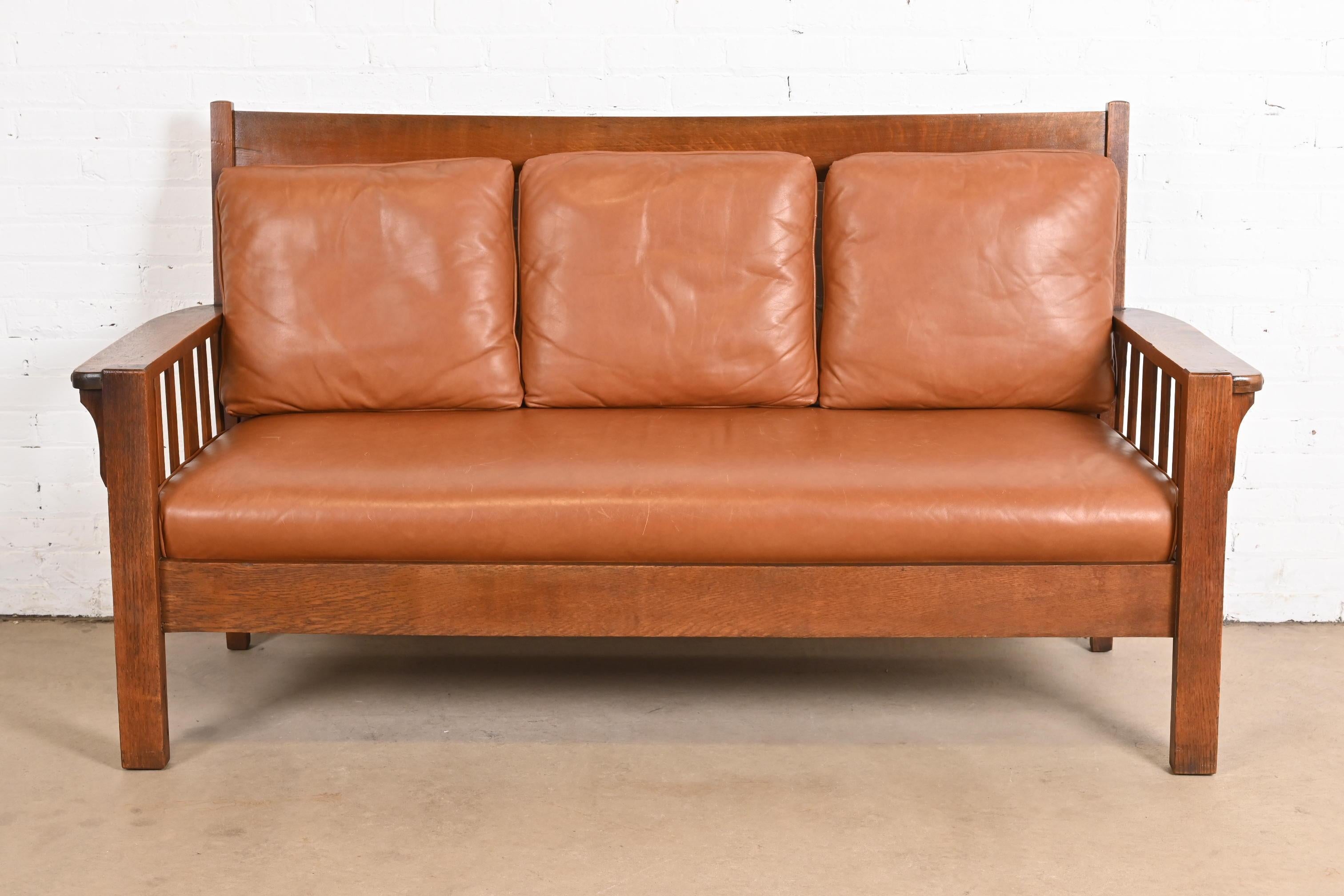 Sofá Settle estilo Limbert Antiguo Mission Arts & Crafts de Roble, Circa 1900 Estadounidense en venta