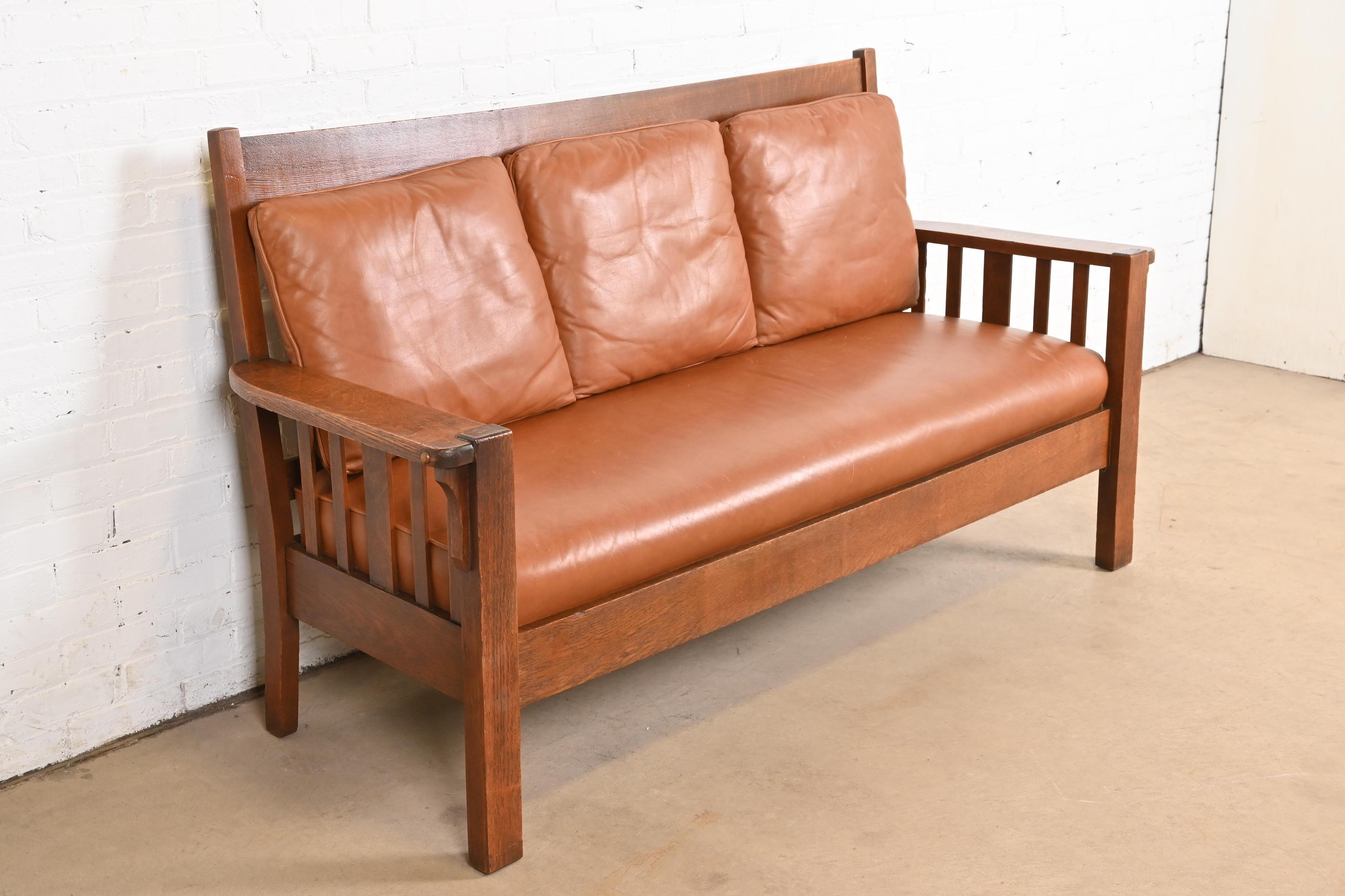 Sofá Settle estilo Limbert Antiguo Mission Arts & Crafts de Roble, Circa 1900 en Bueno estado para la venta en South Bend, IN