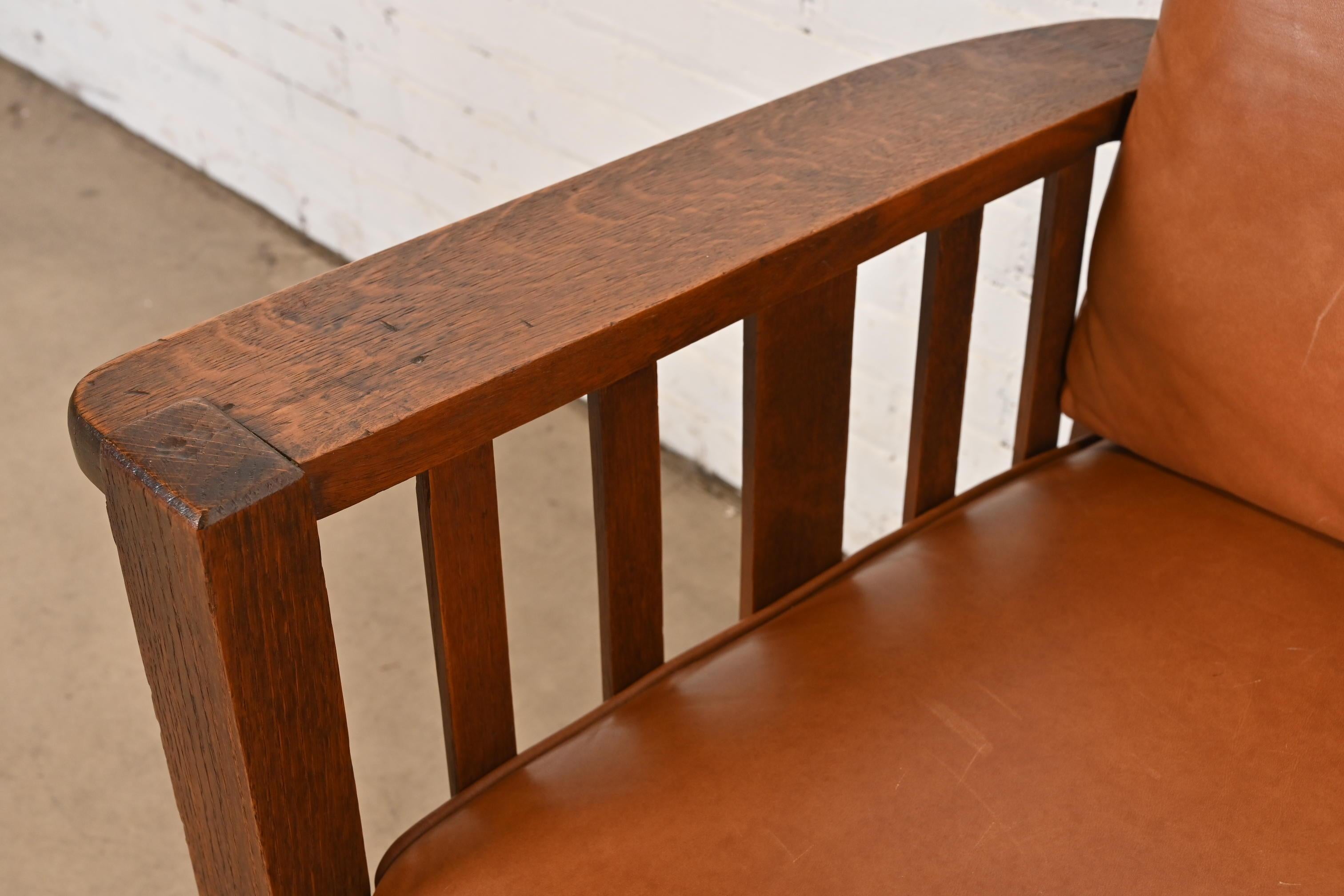Sofá Settle estilo Limbert Antiguo Mission Arts & Crafts de Roble, Circa 1900 en venta 2