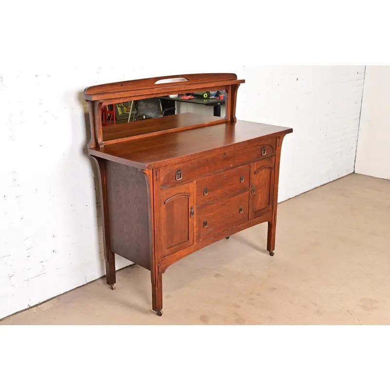 Credenza Mission Arts & Crafts in stile Limbert, circa 1910, in Oak In condizioni buone in vendita a South Bend, IN