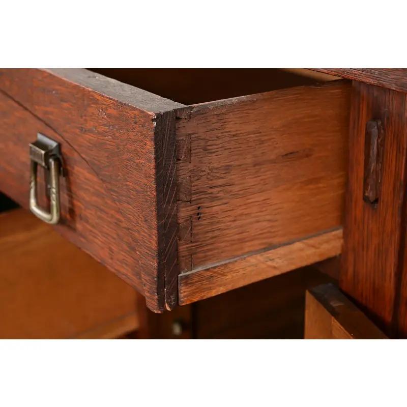 Credenza Mission Arts & Crafts in stile Limbert, circa 1910, in Oak in vendita 1