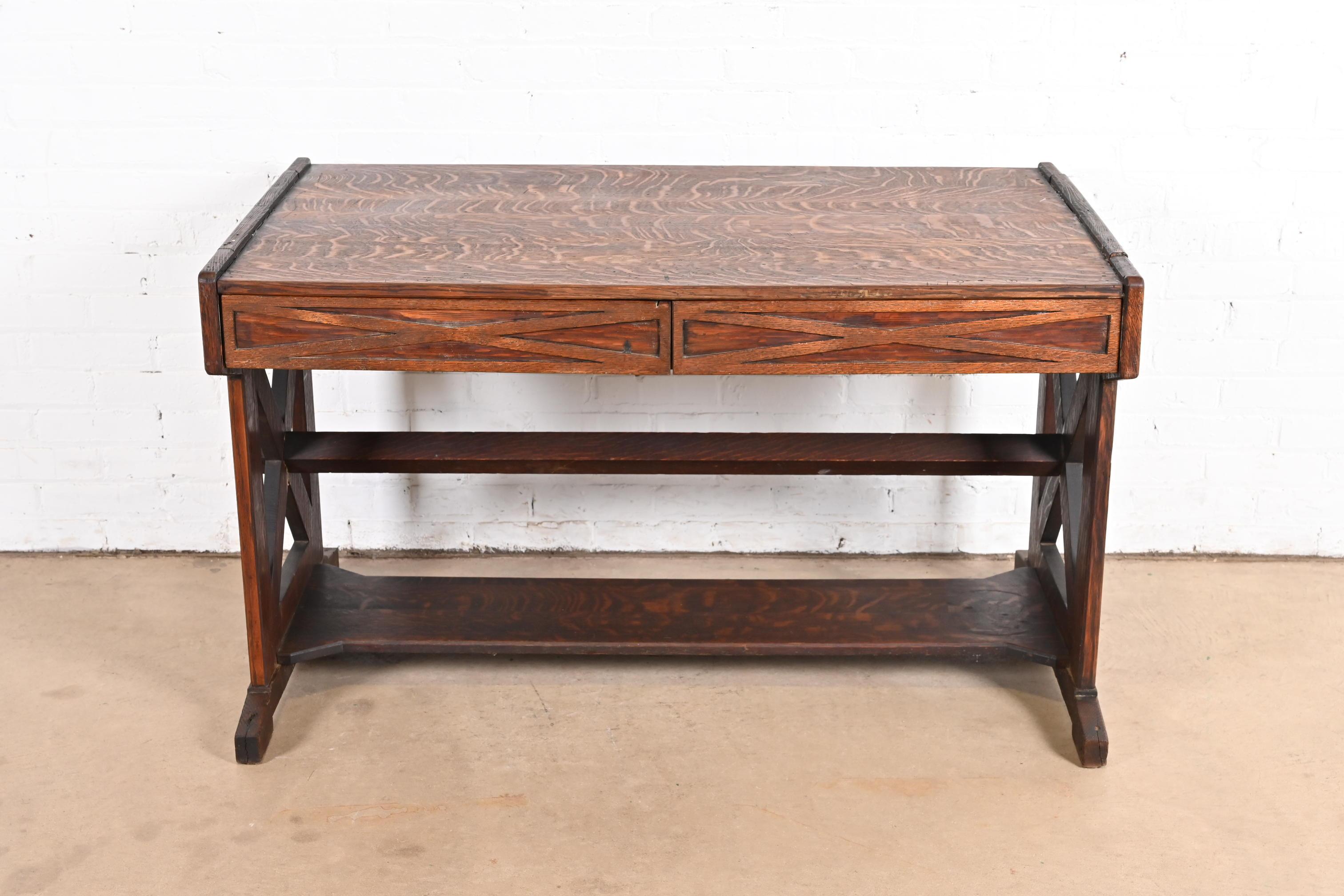Américain Table de bibliothèque à tréteaux Mission Tiger Oak Arts & Crafts de style Limbert en vente