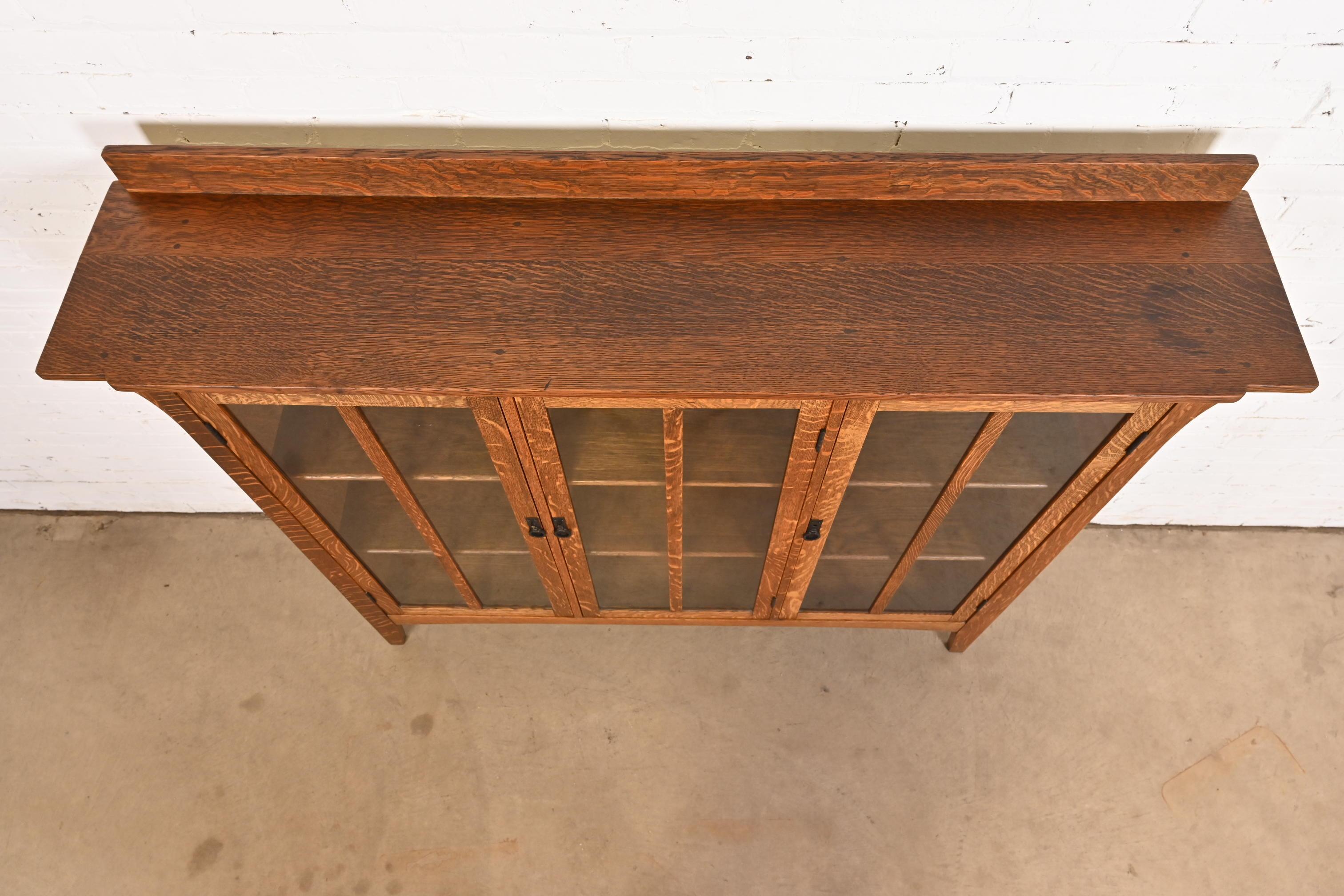 Limbert Style Mission Oak Arts and Crafts Triple Bookcase Cabinet en venta 1