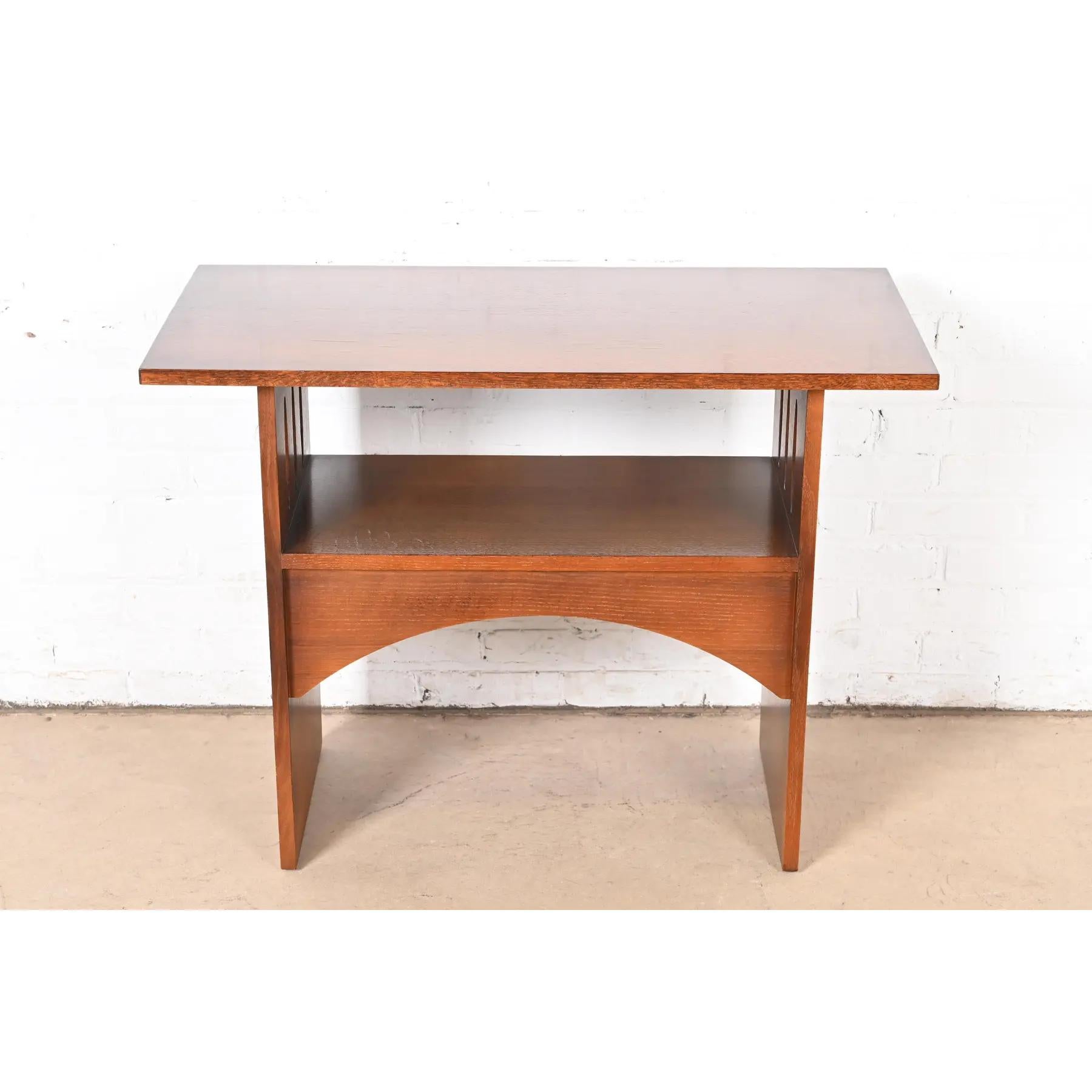 Console ou table d'appoint Mission en chêne Arts & Crafts à deux niveaux de style Limbert Bon état - En vente à South Bend, IN