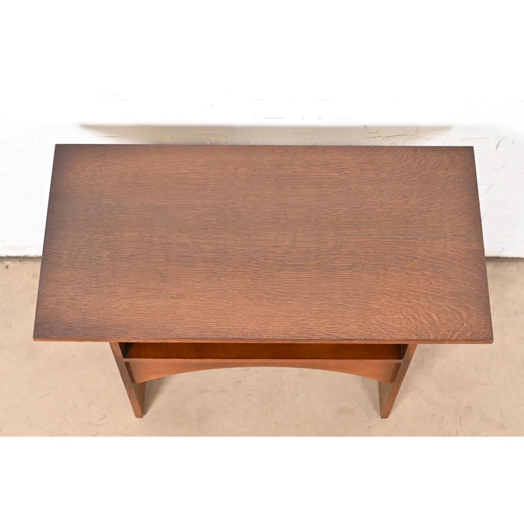 Chêne Console ou table d'appoint Mission en chêne Arts & Crafts à deux niveaux de style Limbert en vente