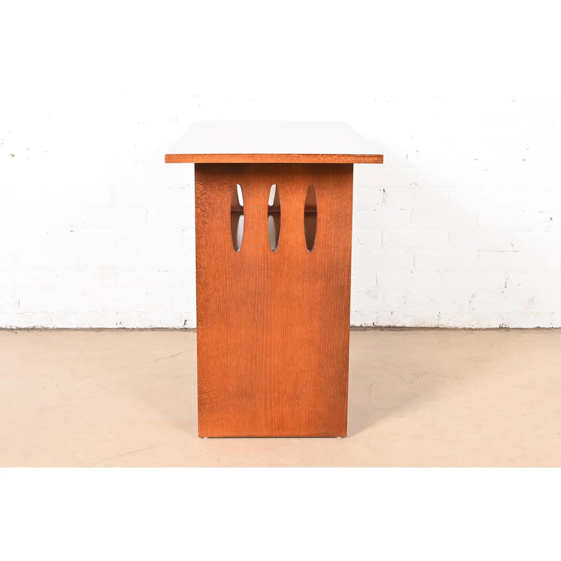 Console ou table d'appoint Mission en chêne Arts & Crafts à deux niveaux de style Limbert en vente 2