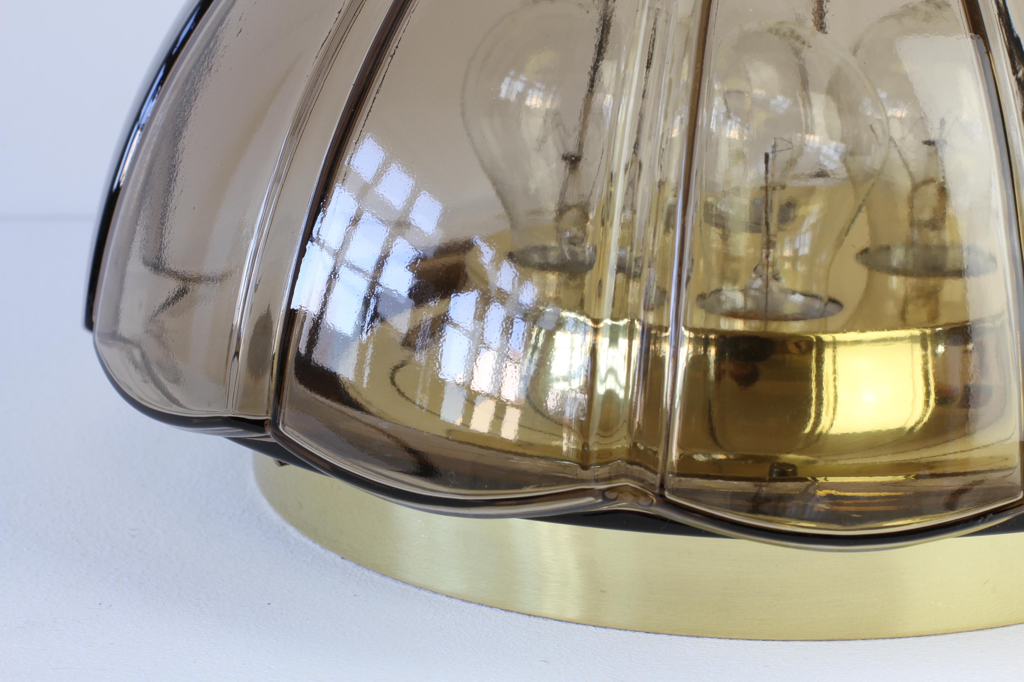 Limburg 1 of 2 Topaz Toned Textured Glass Flush Mountains or Sconces (Appliques murales ou appliques) en vente 9