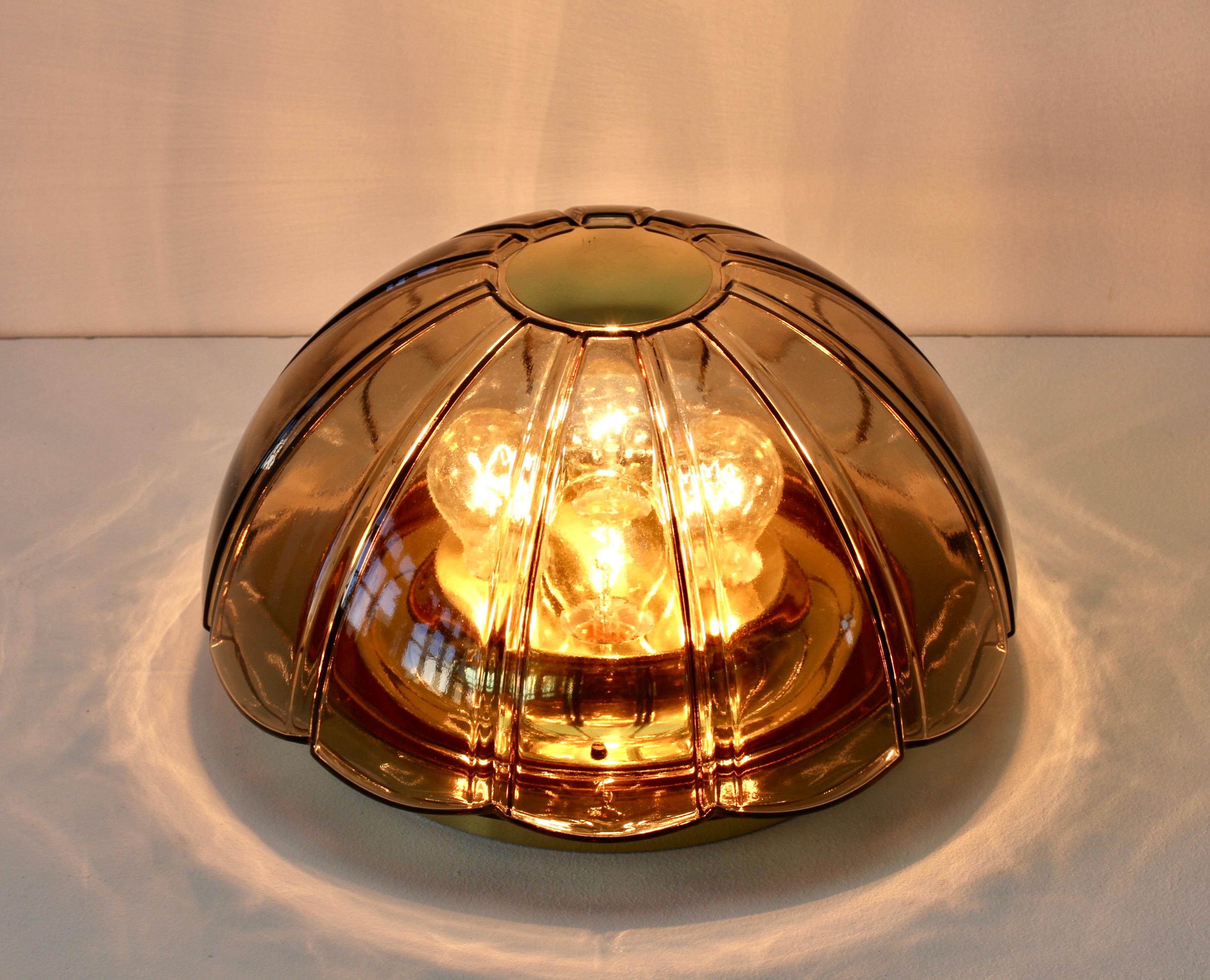 Allemand Limburg 1 of 2 Topaz Toned Textured Glass Flush Mountains or Sconces (Appliques murales ou appliques) en vente
