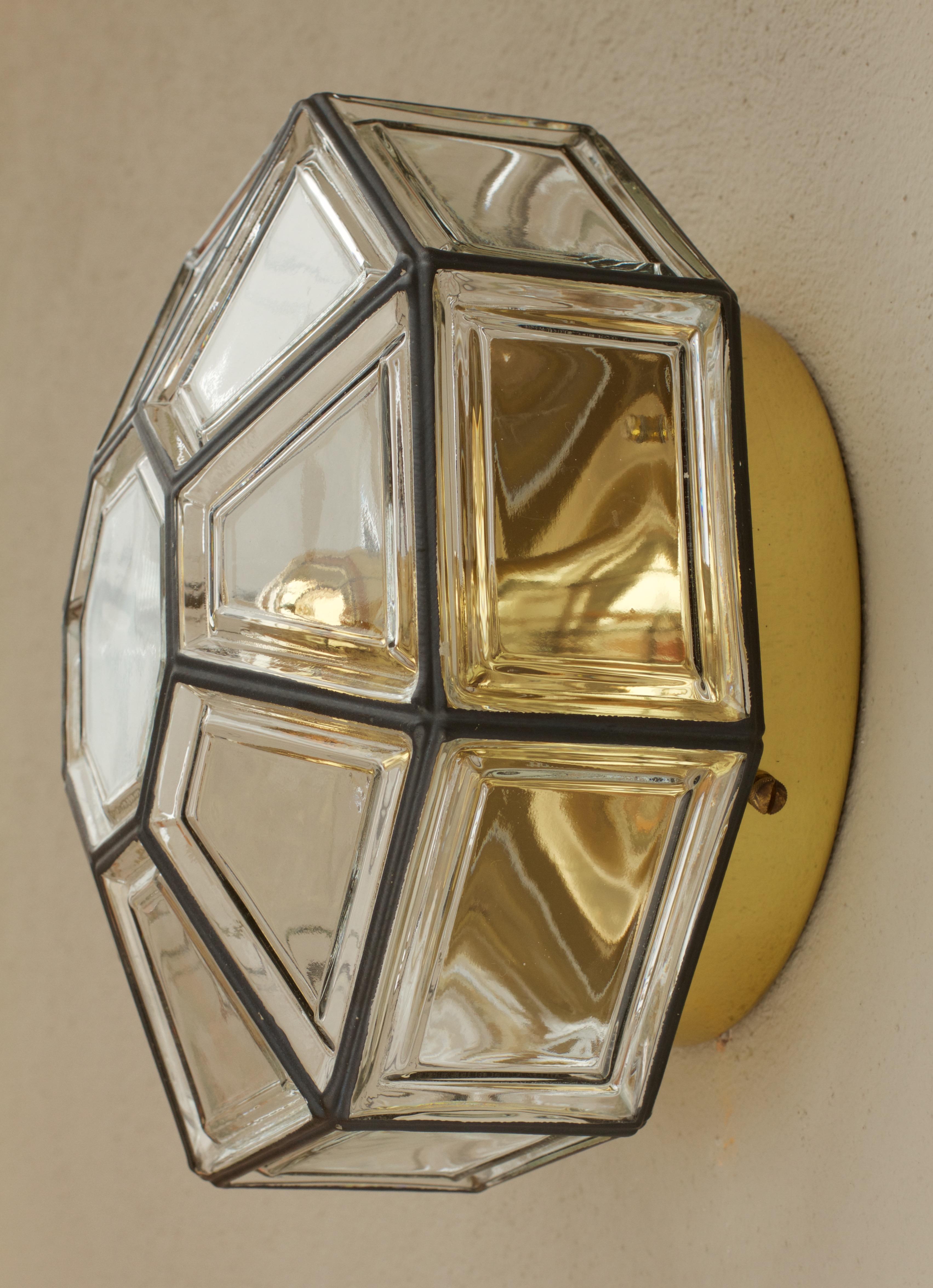Mid-Century Modern Limburg 1 de 3 lampes en fer et en verre, datant du milieu du siècle, circa 1965 en vente