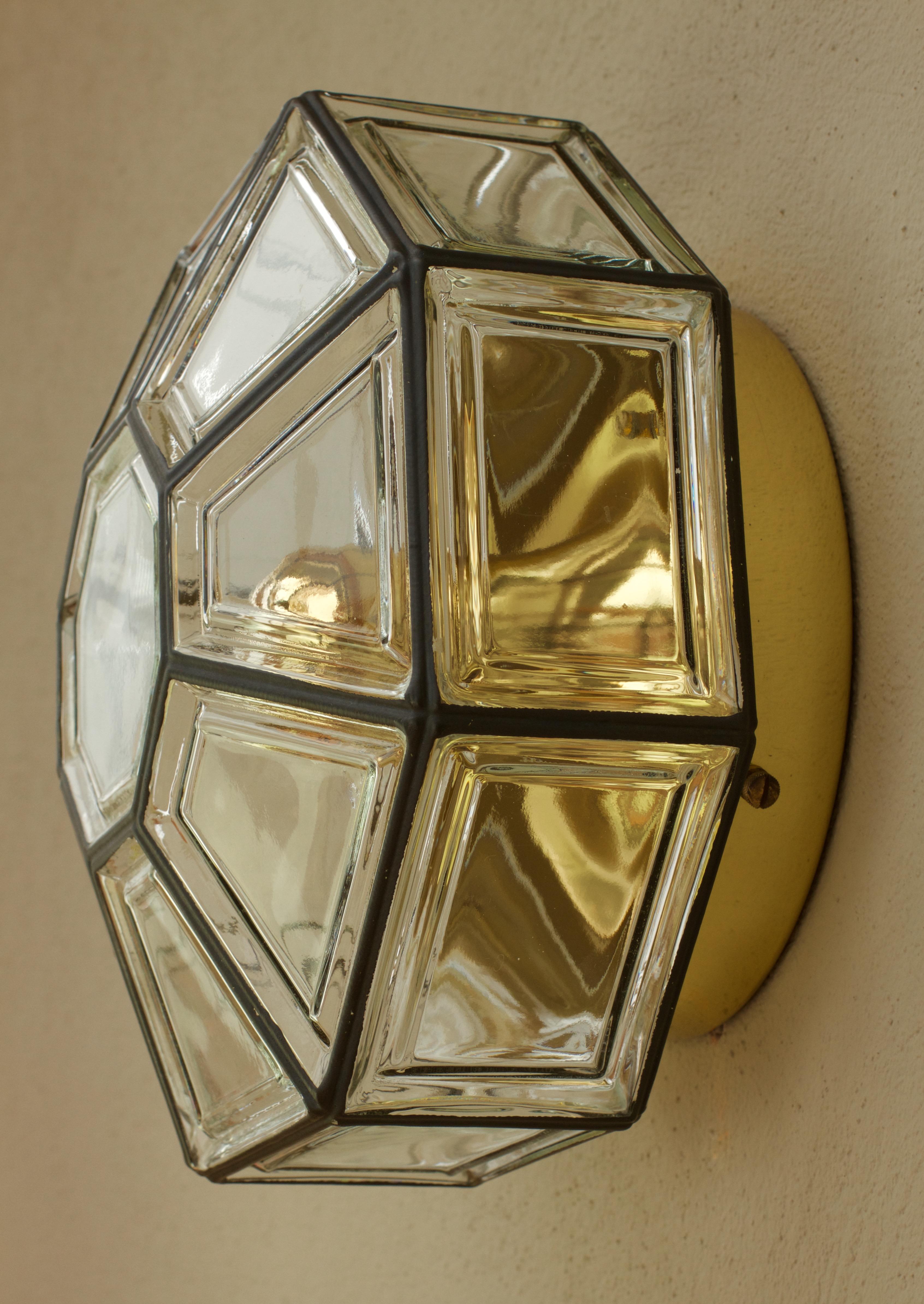 Allemand Limburg 1 de 3 lampes en fer et en verre, datant du milieu du siècle, circa 1965 en vente