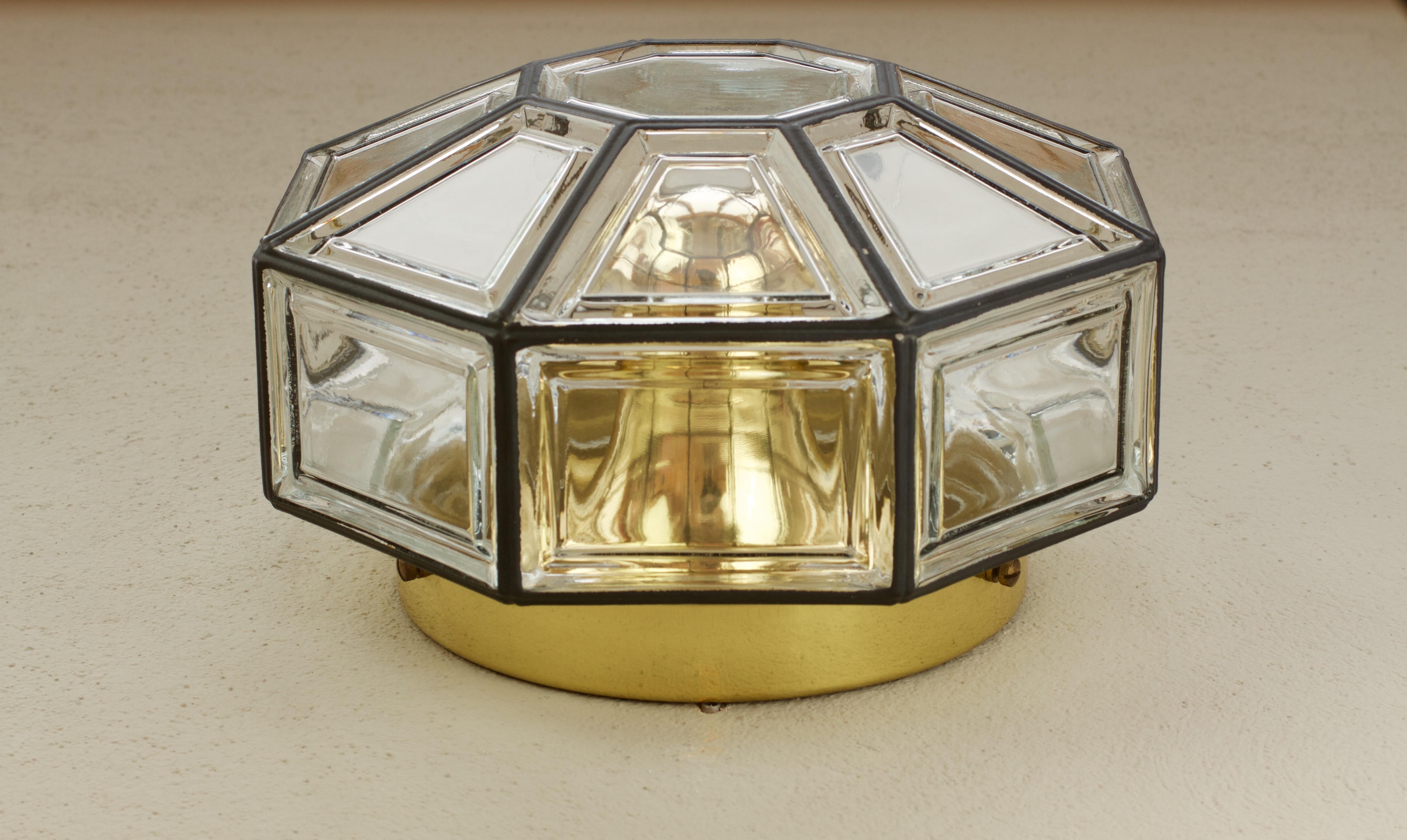 Laiton Limburg 1 de 3 lampes en fer et en verre, datant du milieu du siècle, circa 1965 en vente