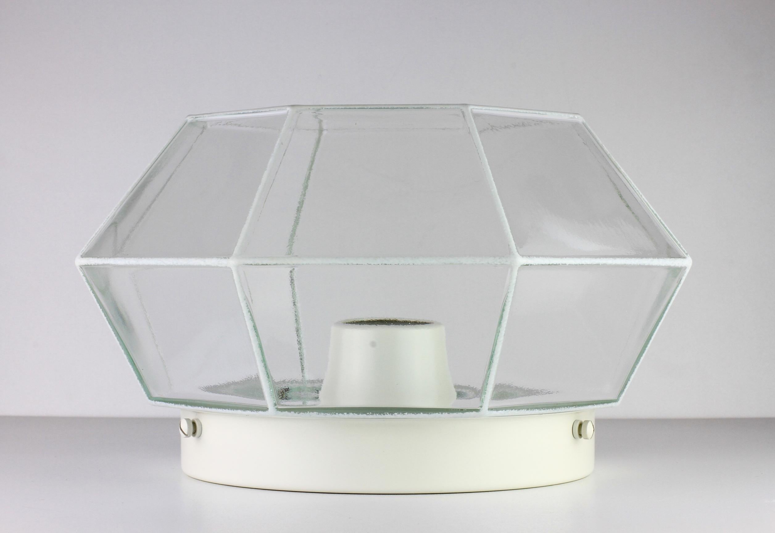 1 von 5 Geometrische Einbauleuchten aus weißem und klarem Glas aus den 1970er Jahren im Zustand „Hervorragend“ im Angebot in Landau an der Isar, Bayern