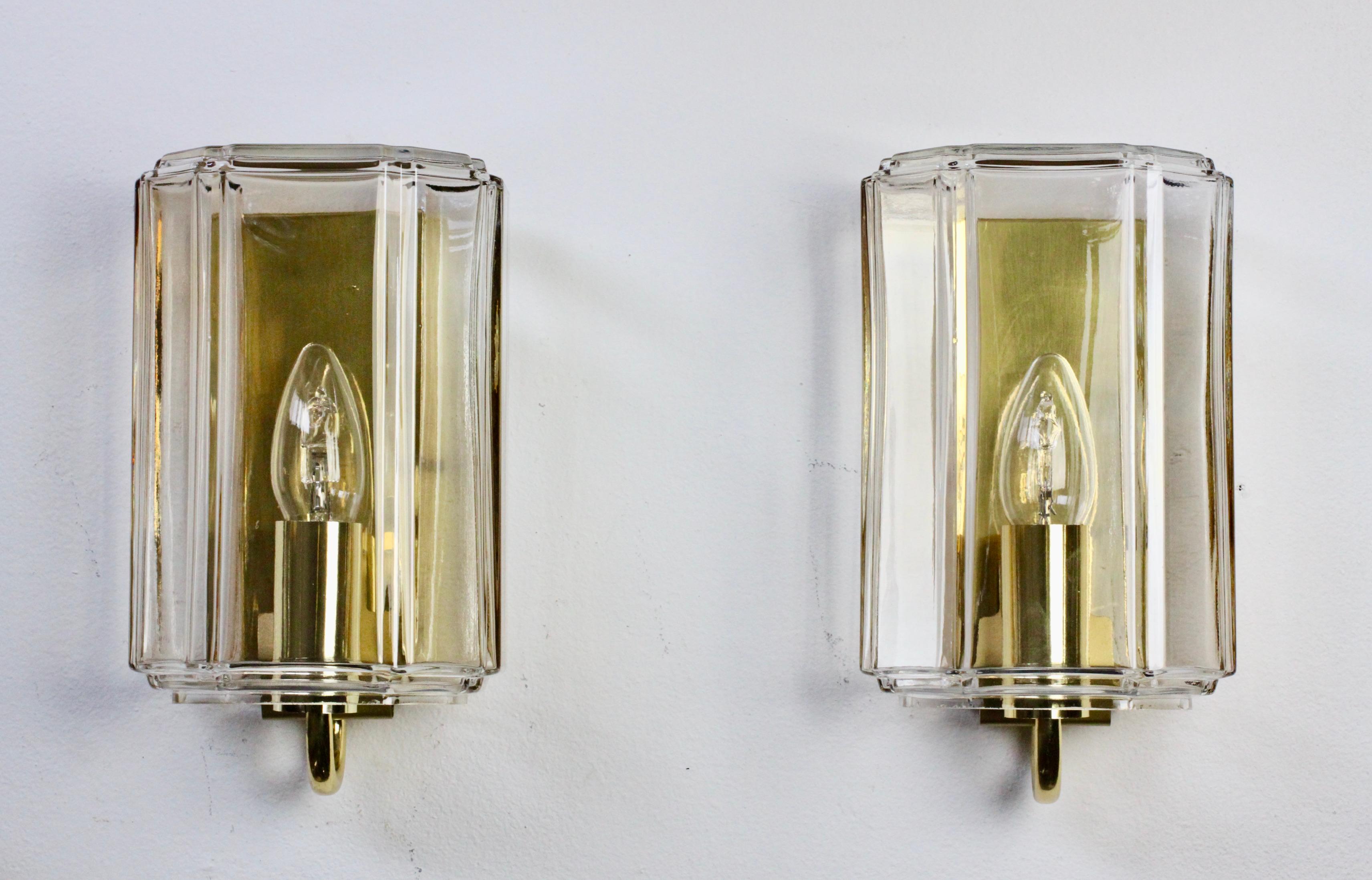 Limburg 1 von 6 Wandleuchten aus klarem 'Topas'-Glas und Messing aus der Jahrhundertmitte der 1970er Jahre im Zustand „Gut“ im Angebot in Landau an der Isar, Bayern