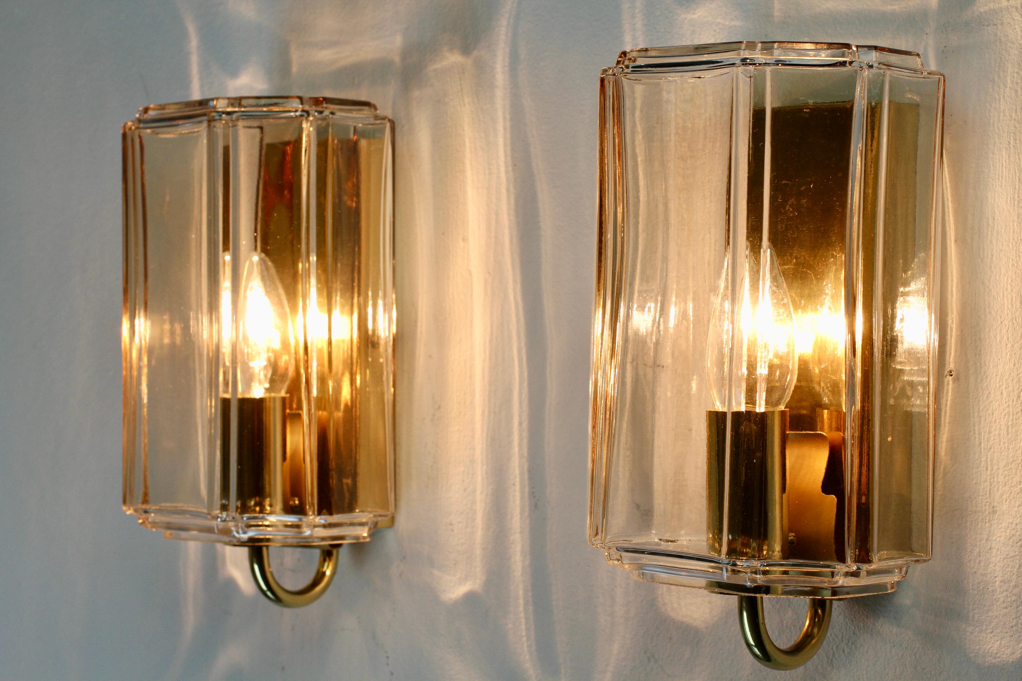 Limburg 1 von 6 Wandleuchten aus klarem 'Topas'-Glas und Messing aus der Jahrhundertmitte der 1970er Jahre im Angebot 1