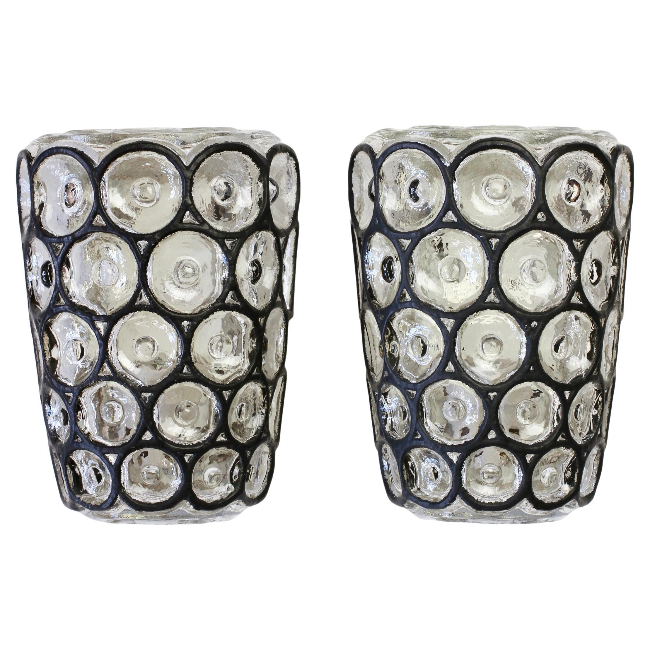 Limburg 1 von 6 Vintage 1960s Schwarz Eisen Ringe und Glas Wandleuchten oder Sconces