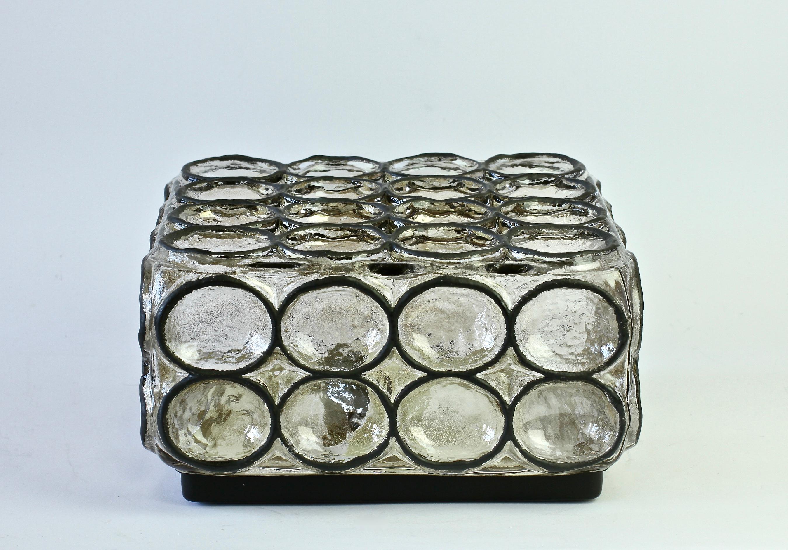 Limburg 1 of a 4 Luminaire à encastrer du milieu du siècle, carré, en fer, avec anneaux en verre, années 1960 en vente 2
