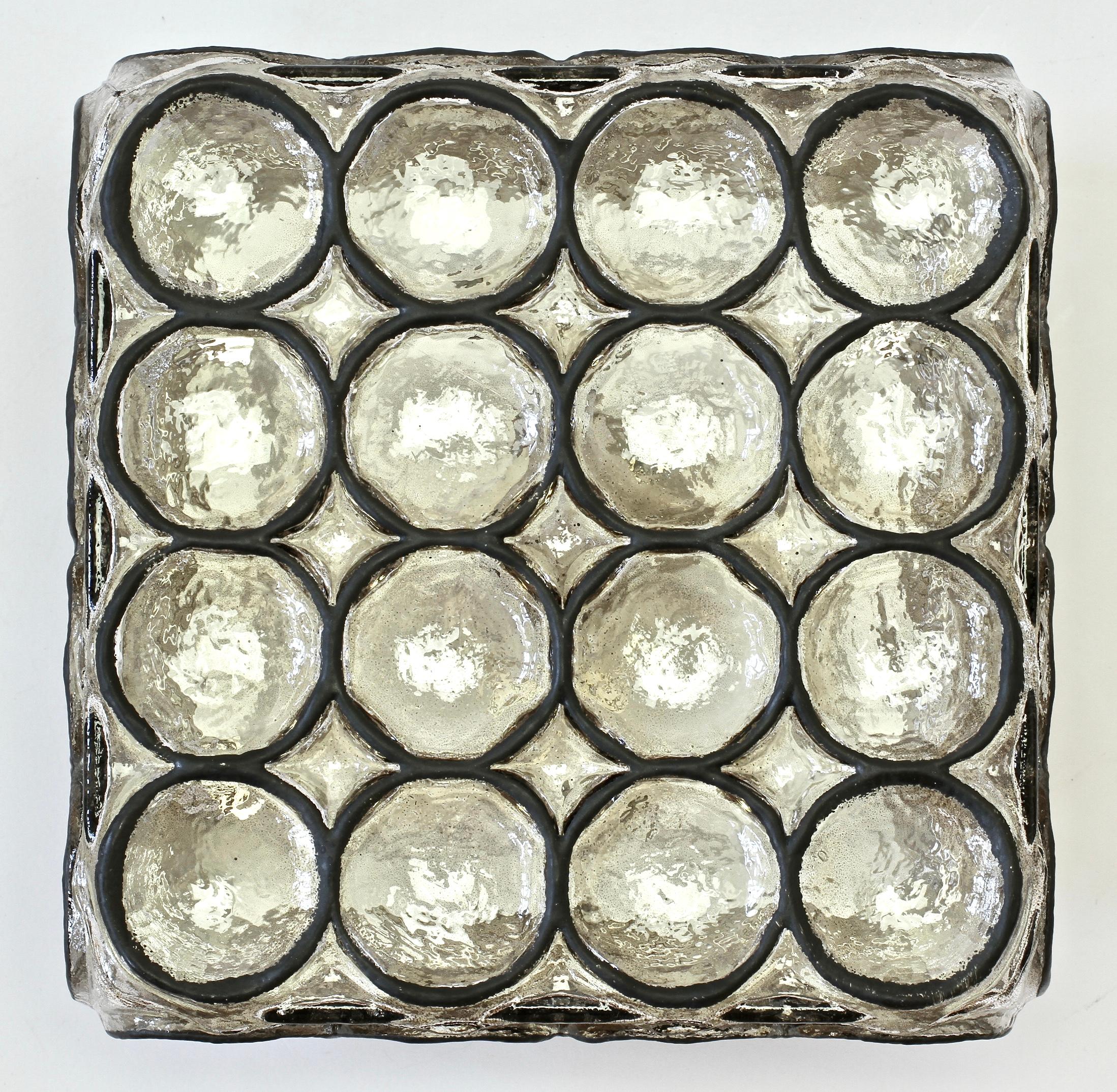 Mid-Century Modern Limburg 1 of a 4 Luminaire à encastrer du milieu du siècle, carré, en fer, avec anneaux en verre, années 1960 en vente