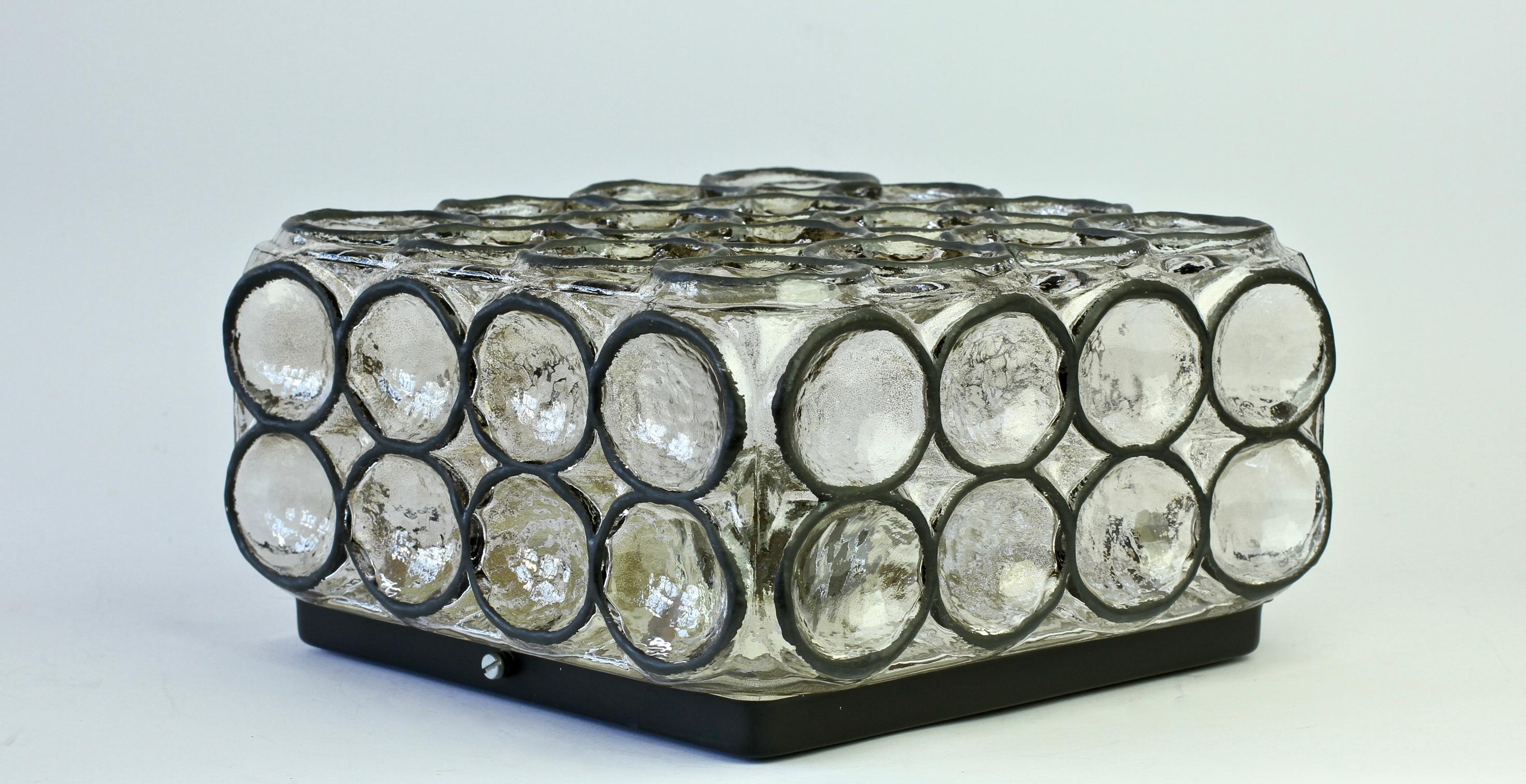Limburg 1 of a 4 Luminaire à encastrer du milieu du siècle, carré, en fer, avec anneaux en verre, années 1960 en vente 1