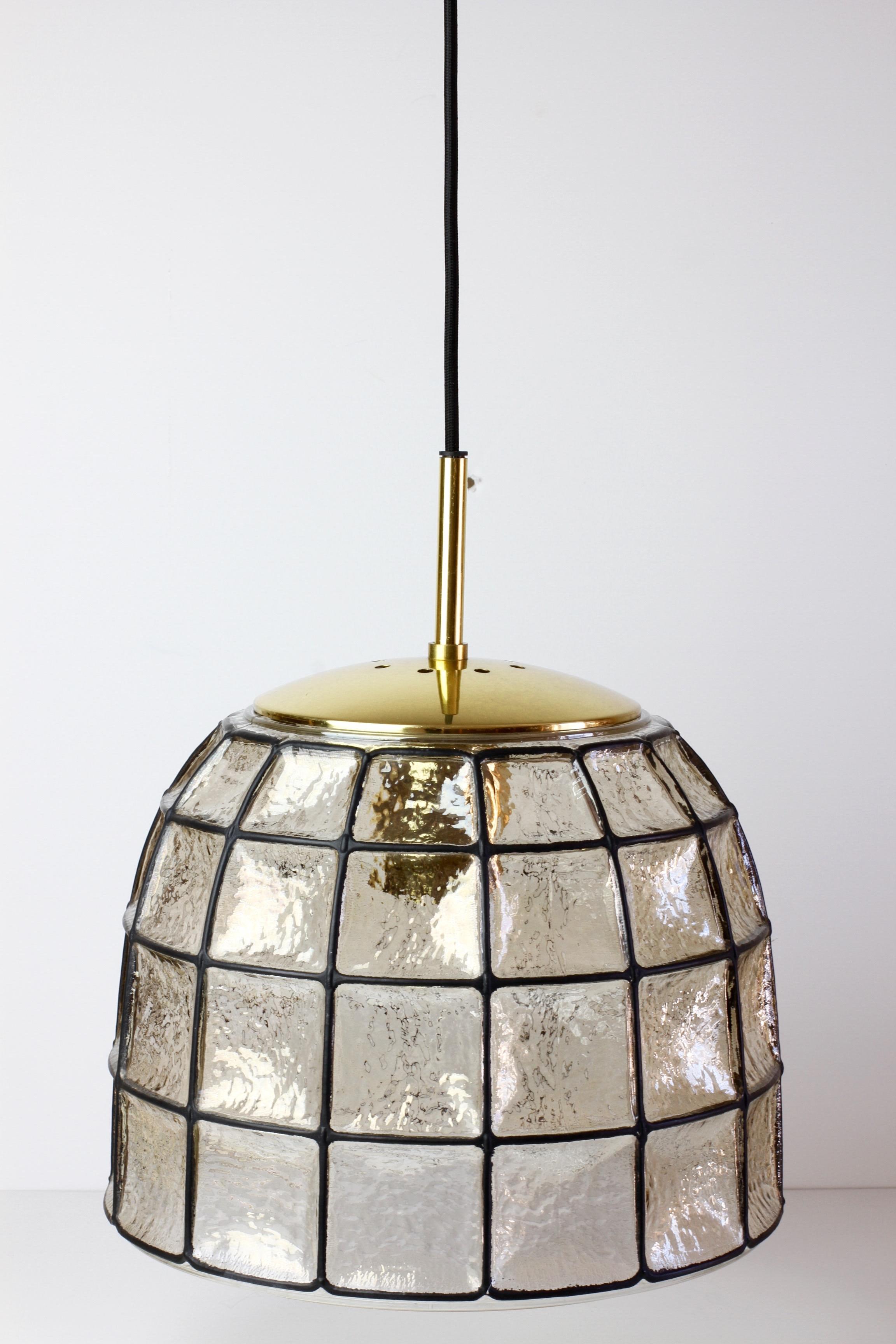 Moulé Lights Mid-Century Modern 1960s Black Iron & Glass Honeycomb Bell Bell Light (lampe à cloche en nid d'abeille en fer et verre) en vente