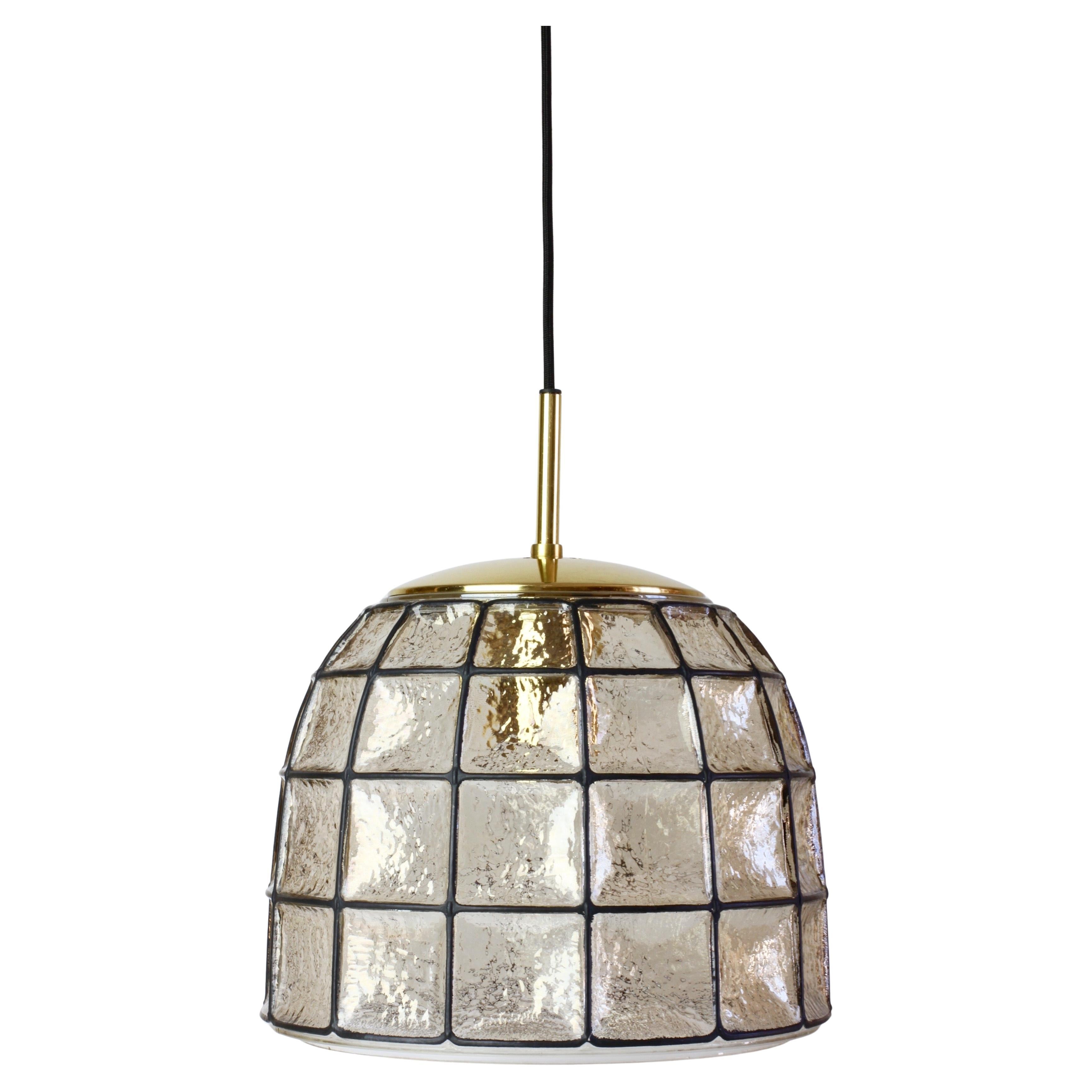 Lights Mid-Century Modern 1960s Black Iron & Glass Honeycomb Bell Bell Light (lampe à cloche en nid d'abeille en fer et verre) en vente