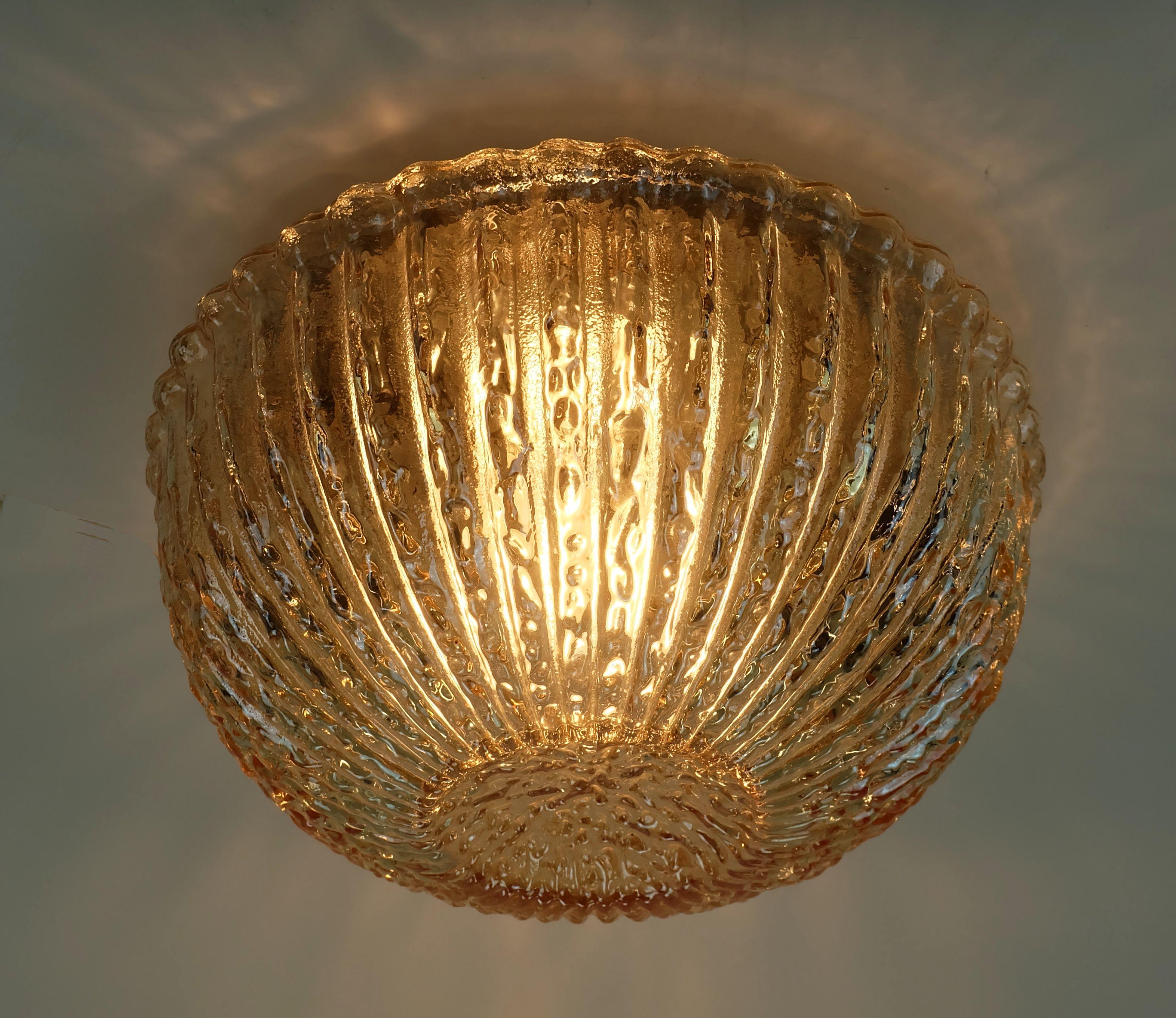 LUCE A SOFFITTO Limburg modello A668 vetro ambrato strutturato anni '70 in vendita 4