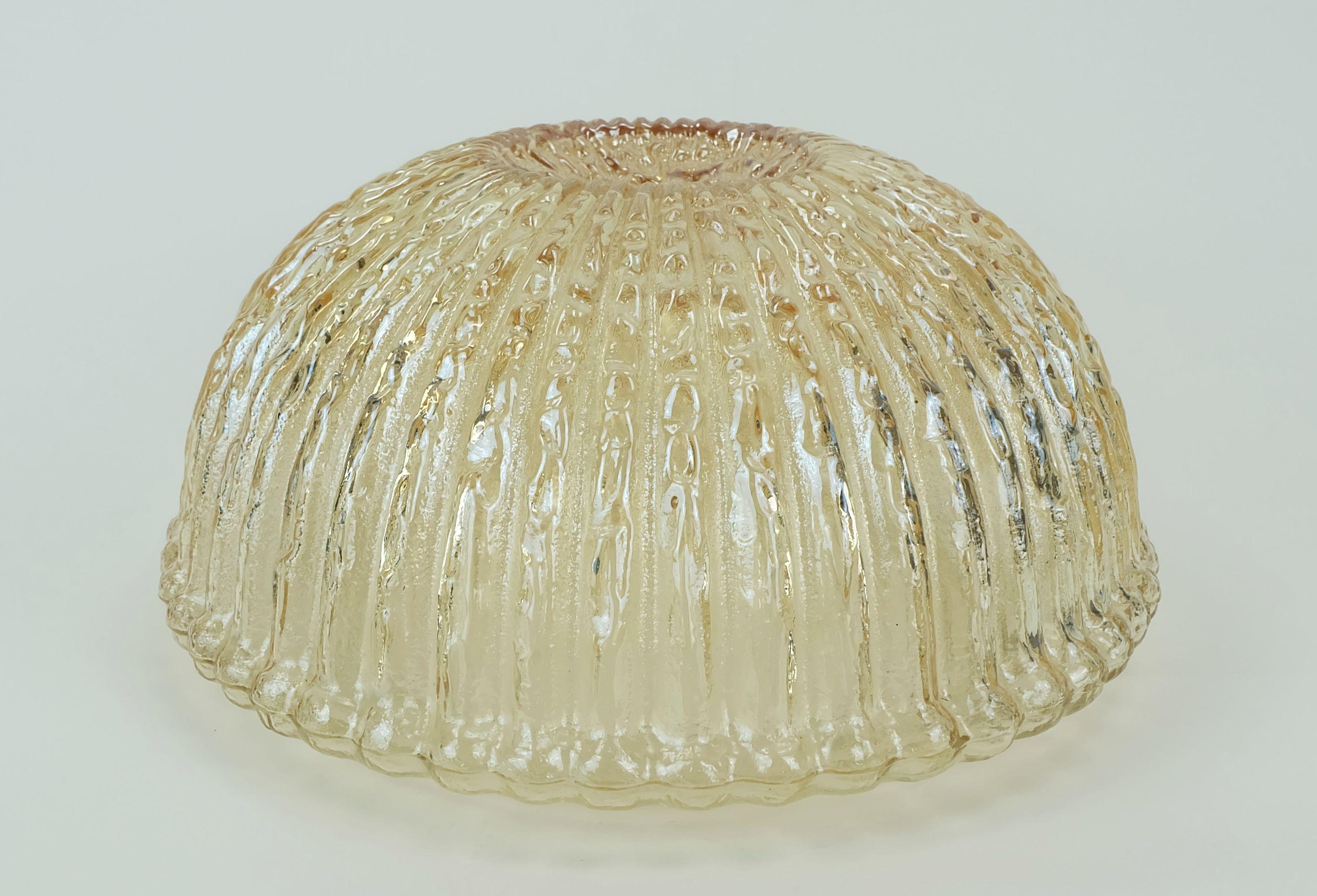 Mid-Century moderno LUCE A SOFFITTO Limburg modello A668 vetro ambrato strutturato anni '70 in vendita
