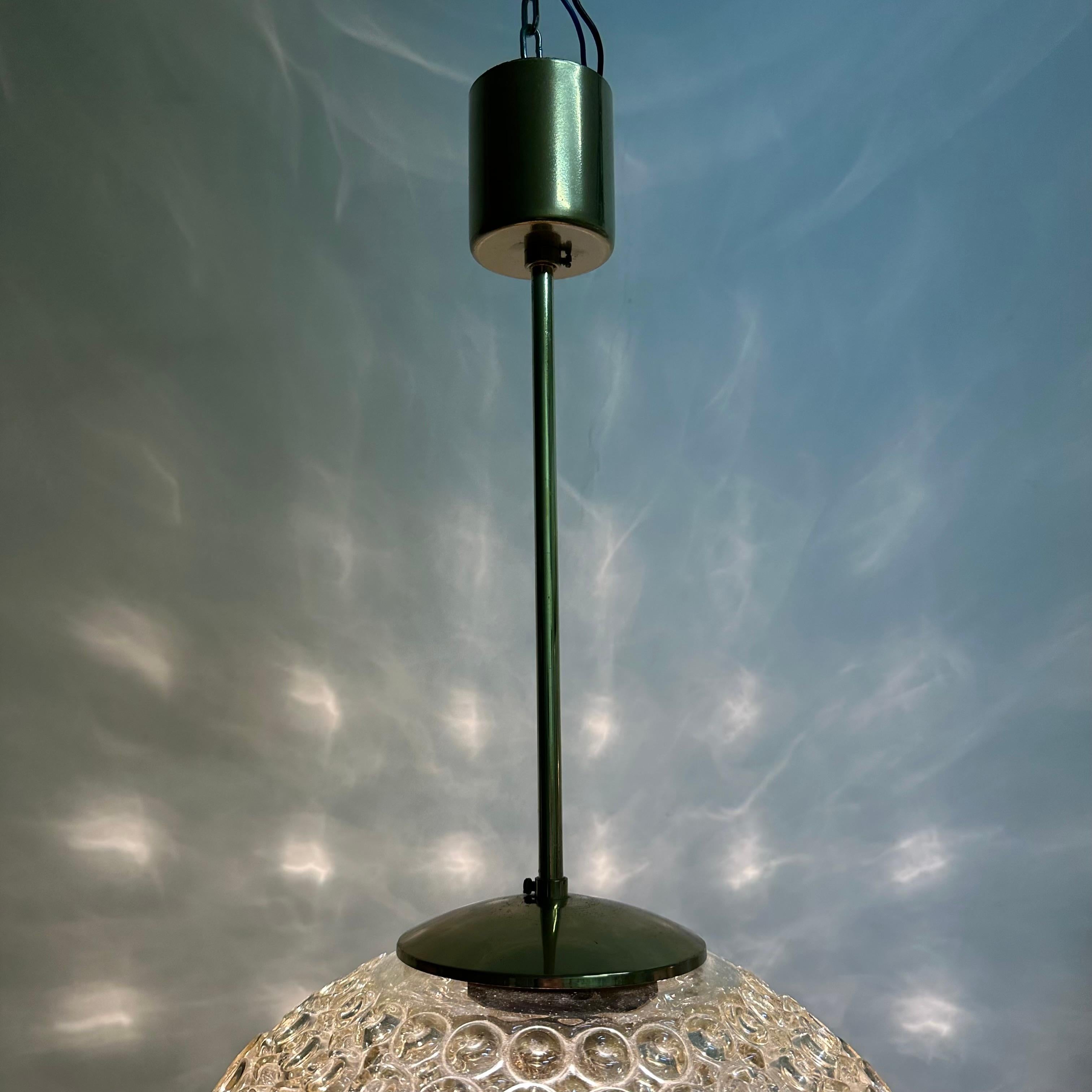 Lampada a sospensione in vetro a bolle d'aria Glashütte Limburg, anni '70 in vendita 5