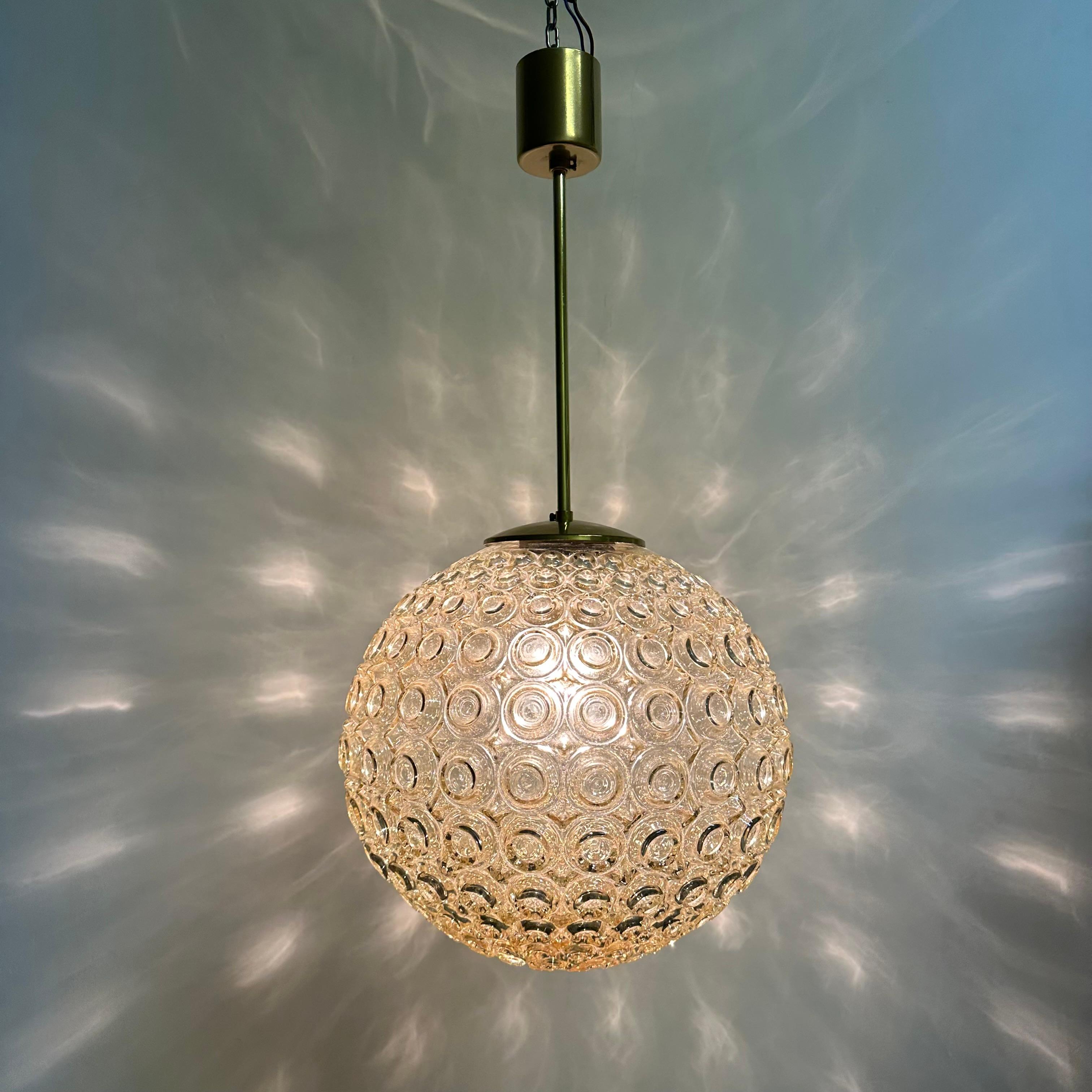 Lampada a sospensione in vetro a bolle d'aria Glashütte Limburg, anni '70 in vendita 6