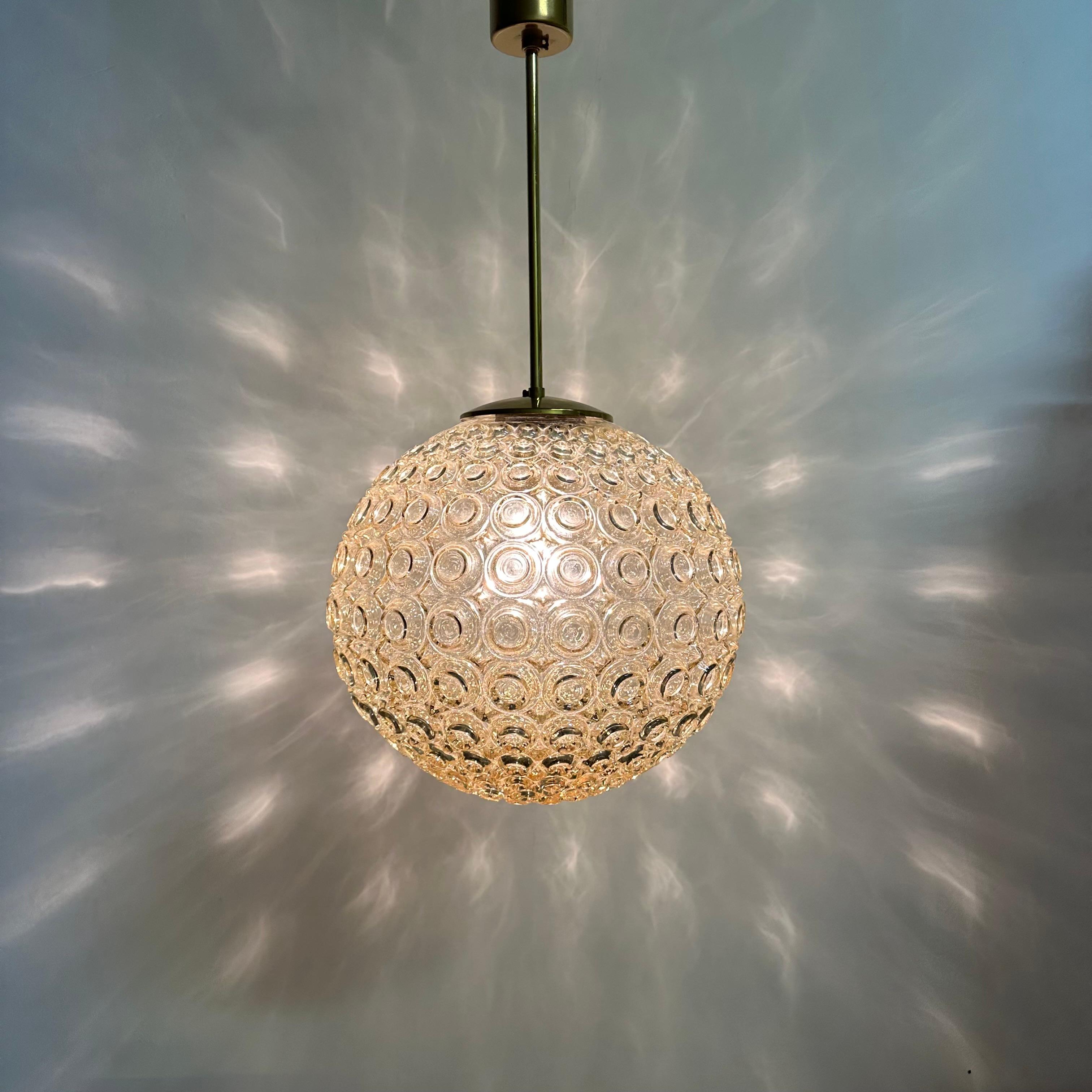 Lampada a sospensione in vetro a bolle d'aria Glashütte Limburg, anni '70 in vendita 7