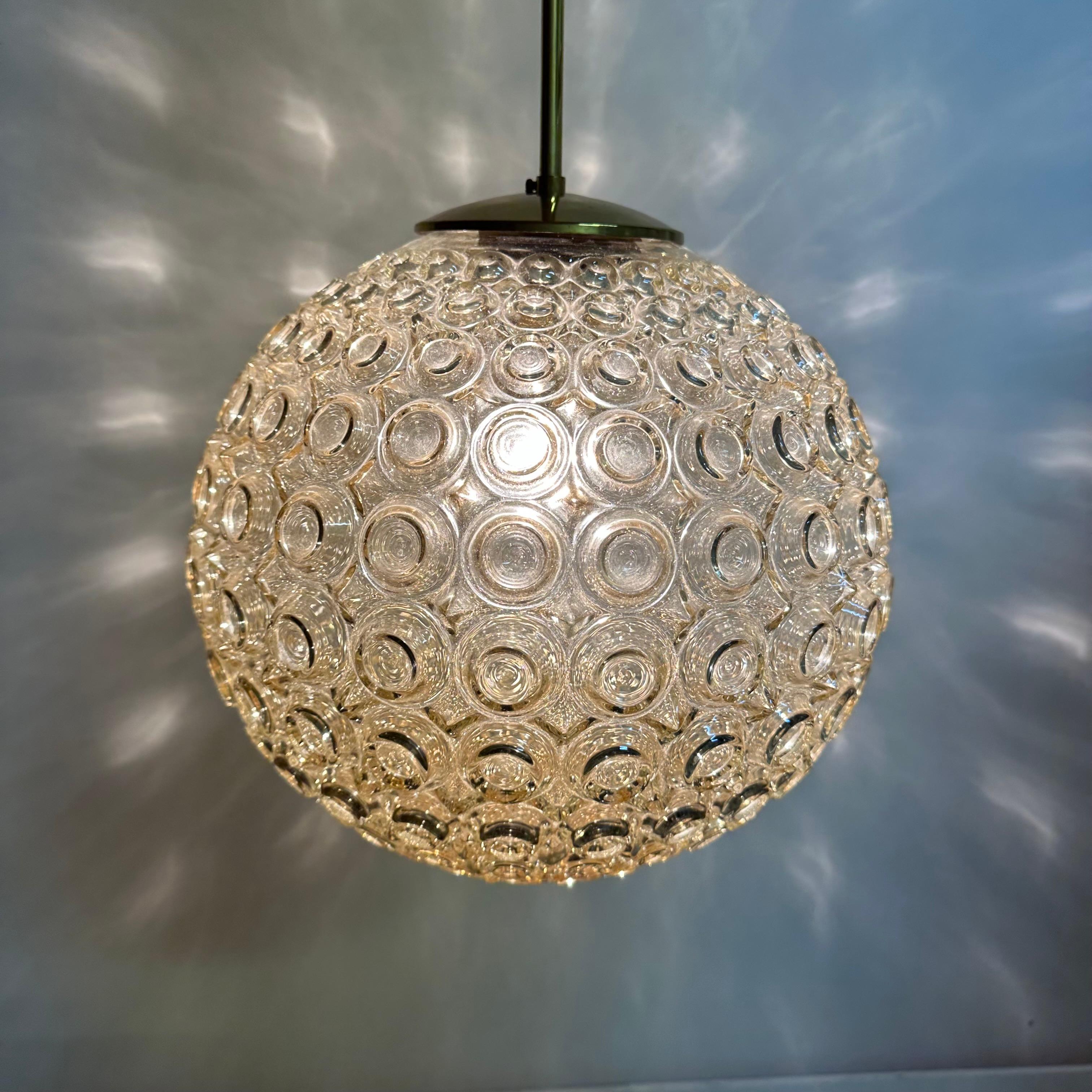 Lampada a sospensione in vetro a bolle d'aria Glashütte Limburg, anni '70 in vendita 1