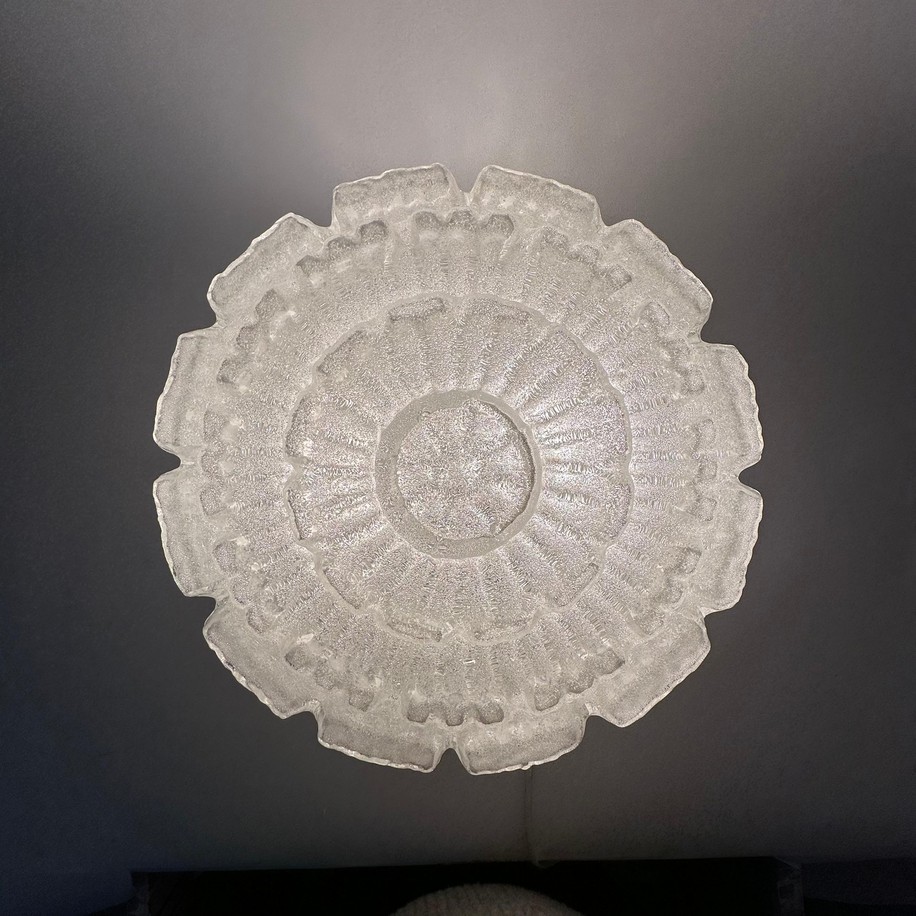 Limburg glashütte flush mount ceiling lamp , 1970s

Dimensions: 31cm Diameter , 18cm height
Condition: Good
Material: Glass , Metal
Manufacturer: Limburg Glashütte
Origin: Germany