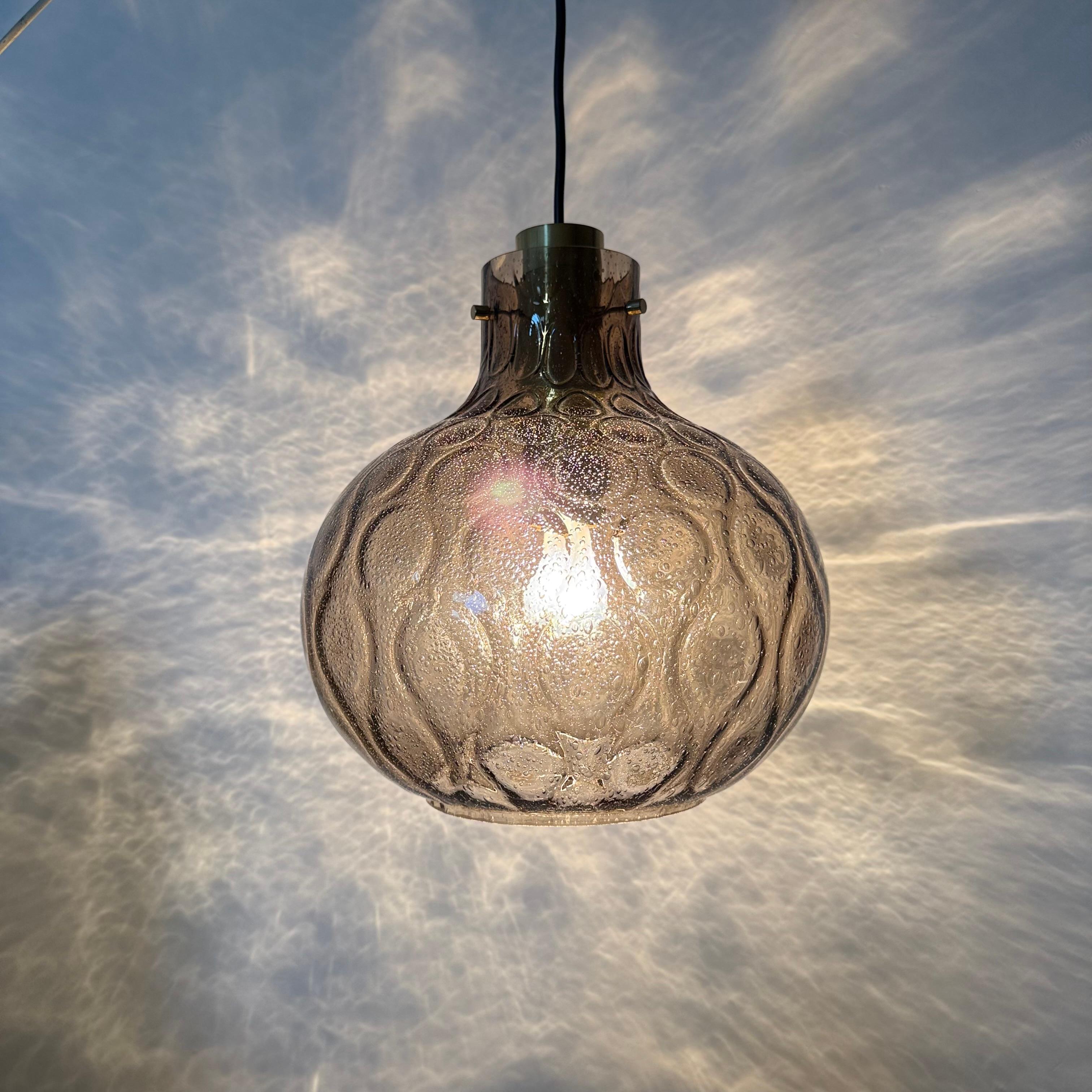 Dimensions: 85cm Height , 35 cm height glass , 36 cm Diameter
Condition: Good
Material: Glass , Brass