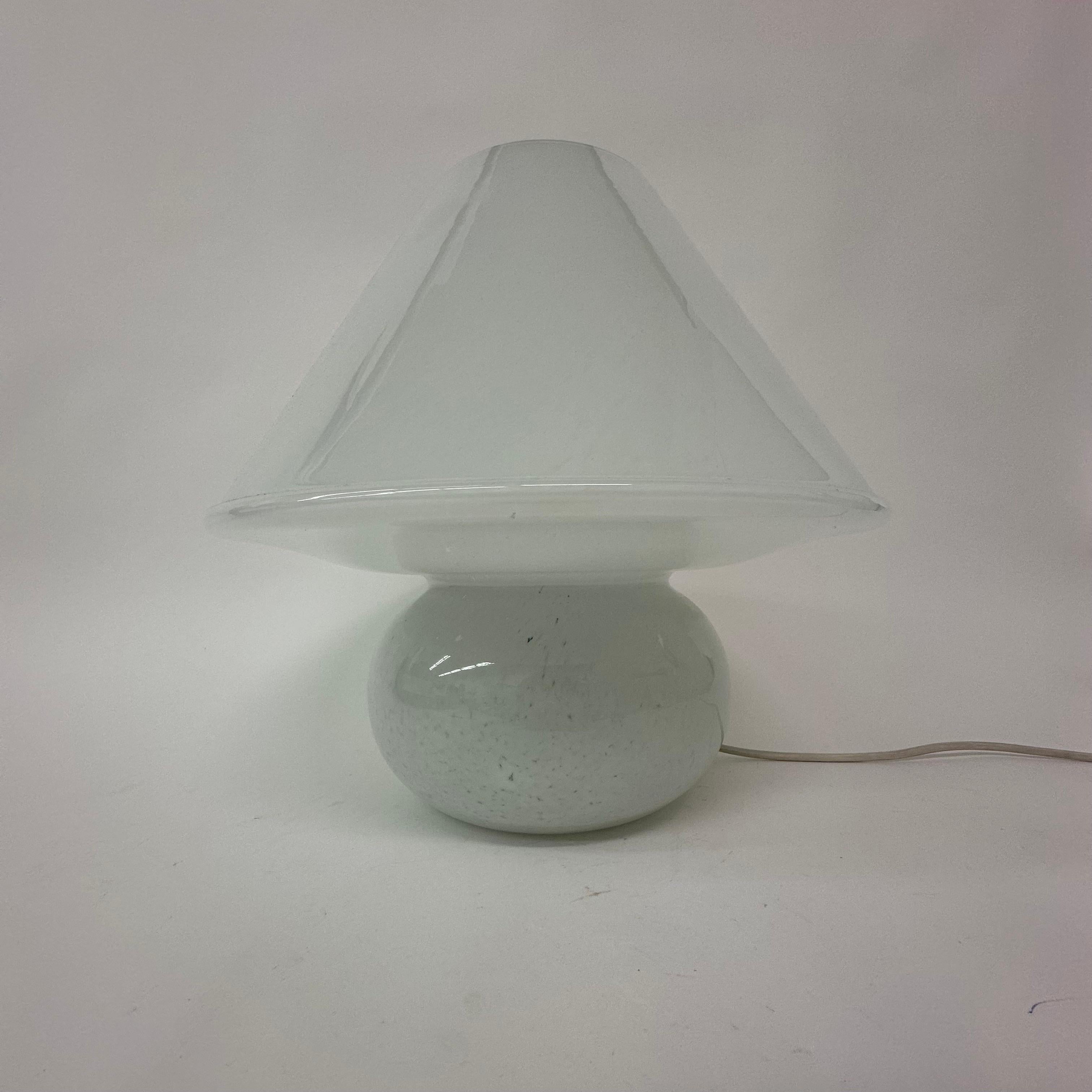 Limburg Glashütte glass table lamp mushroom , 1970’s

Dimensions: 38 cm H, 38cm Diameter
Material : Glass
Origin: Germany
Color: White