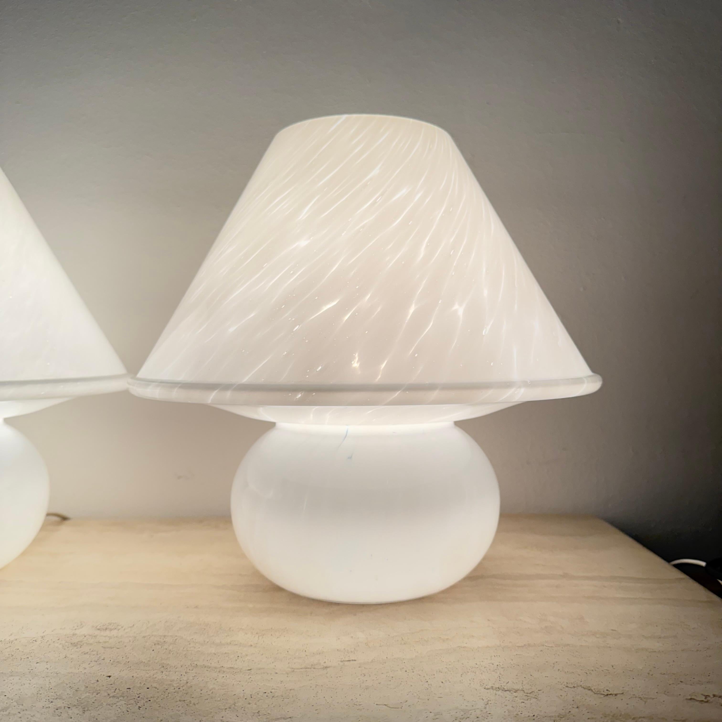 Fin du 20e siècle Lampe de table en verre Limburg Glashütte, 1970's en vente