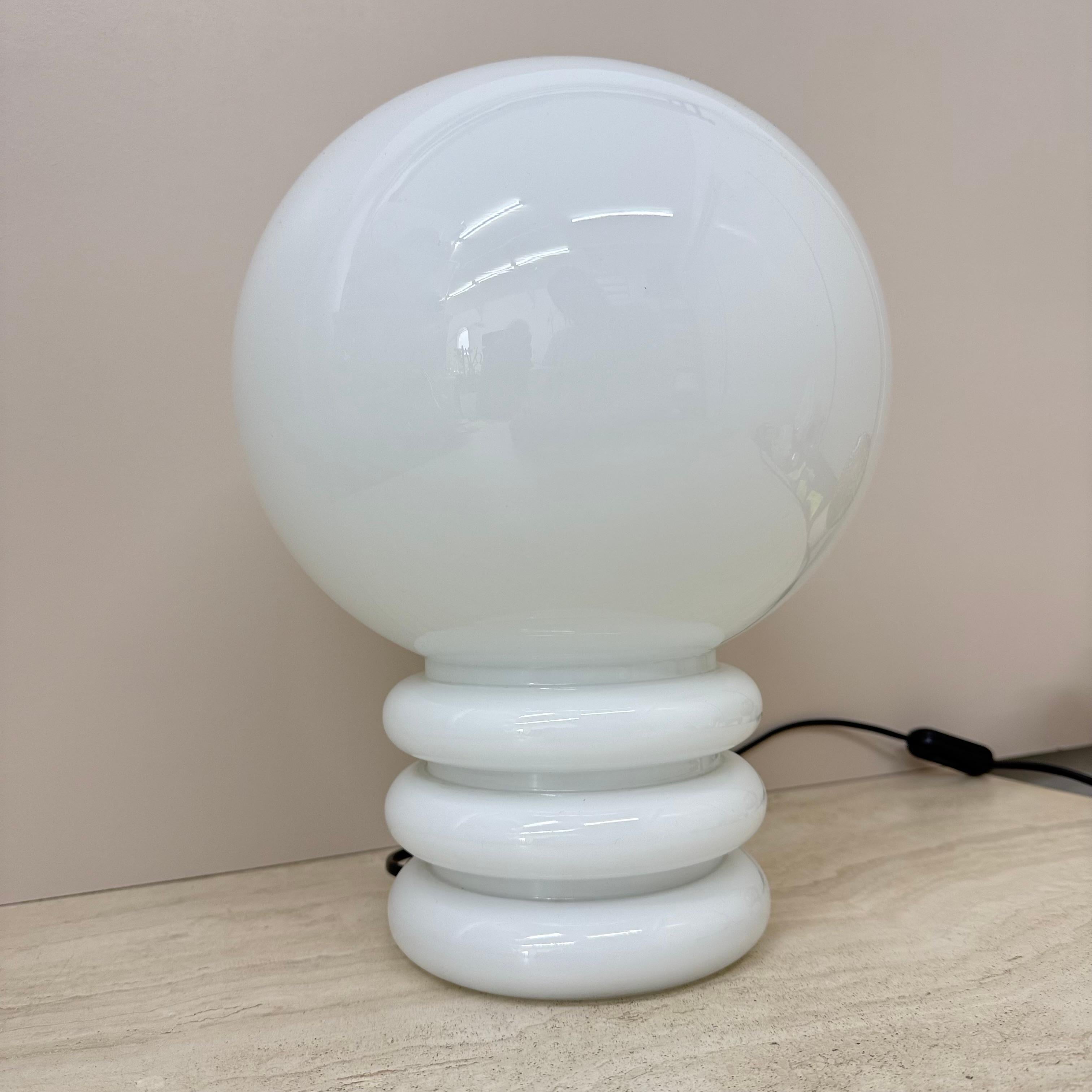 Fin du 20e siècle Lampe de table en verre au lait Glashütte Limburg , années 1970 en vente