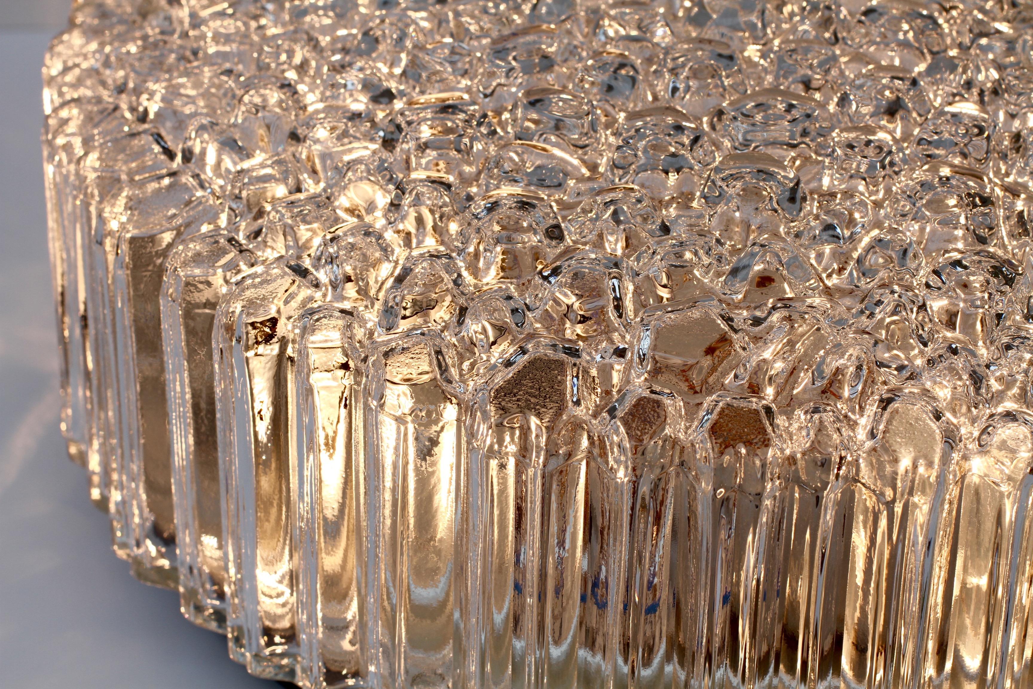 Limburg Large Organic Textured Clear Ice Crystal Glass Flush Mount, circa 1970s In Good Condition For Sale In Landau an der Isar, Bayern