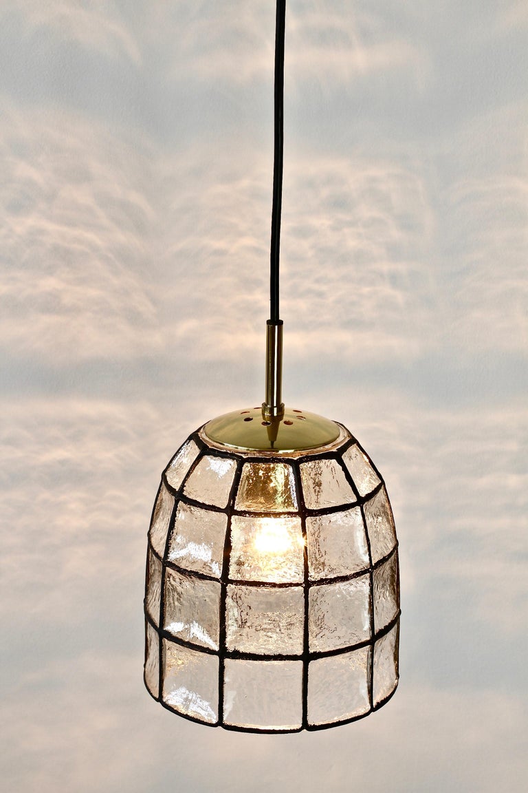 Limburg Midcentury Clear Glass and Brass Bell Pendant Light / Lamp, 1960s In Good Condition For Sale In Landau an der Isar, Bayern