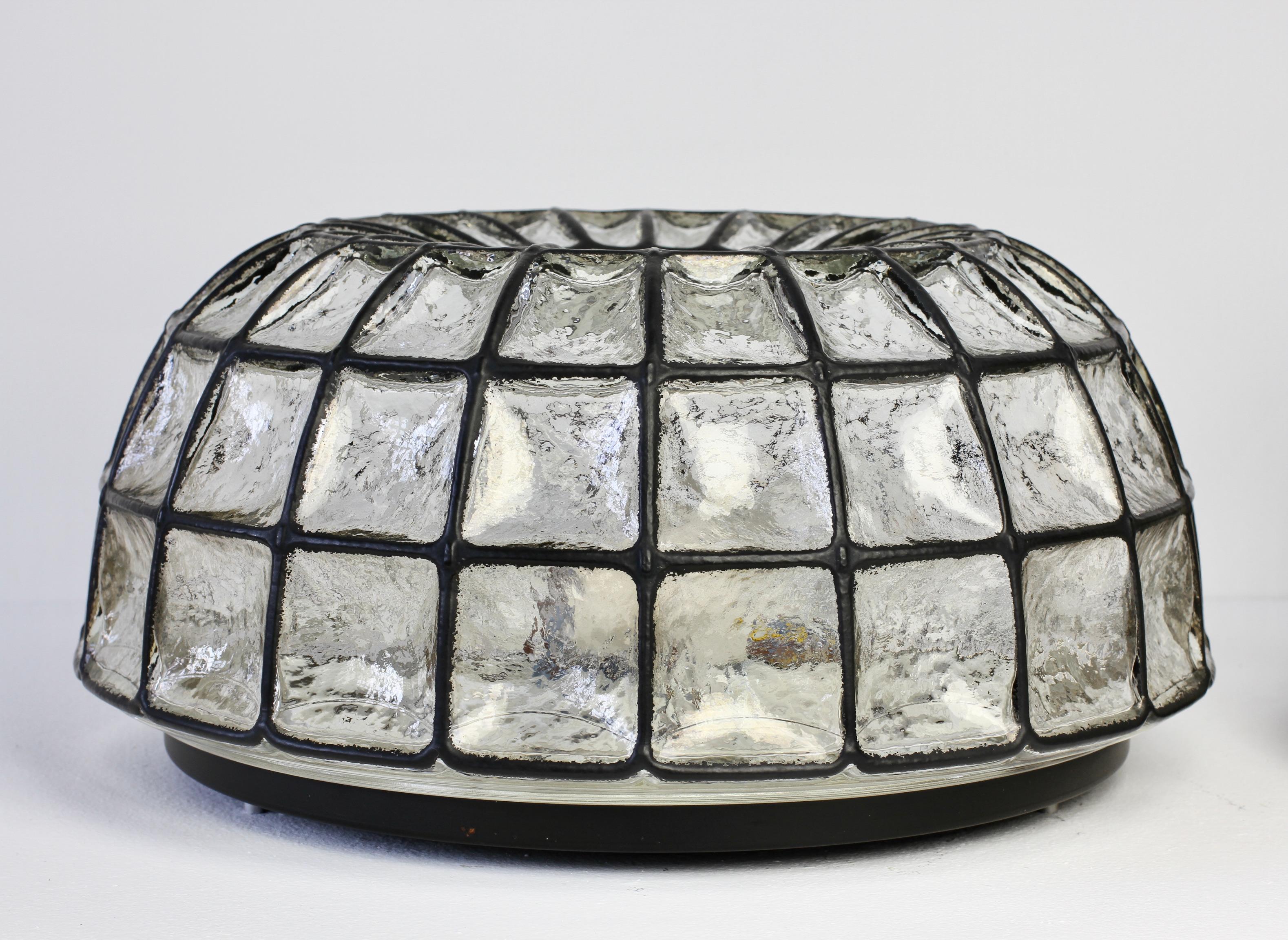 Limburg Paar extra große 1960er Jahre Midcentury Glas kreisförmige Wandleuchten Lampen (Gemalt) im Angebot