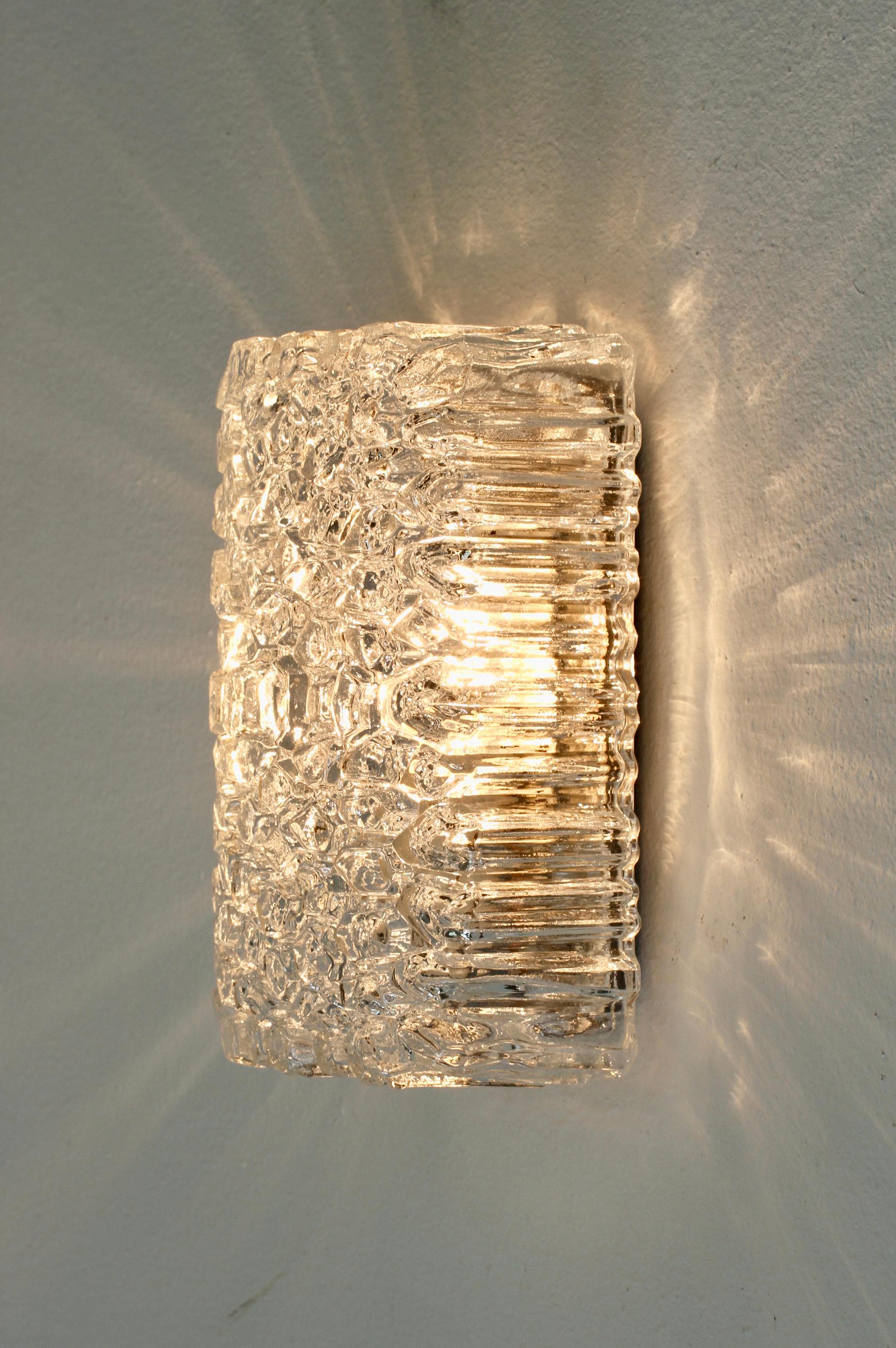 Limburg Set of 4 Vintage 'NOS' Clear Glass Wall Mounted Sconces, Germany, 1970s In Excellent Condition For Sale In Landau an der Isar, Bayern