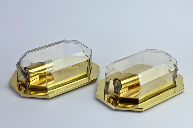 German Limburg Vintage Pair of Geometric Clear Glass & Brass Wall Lights/Sconces, 1980s For Sale
