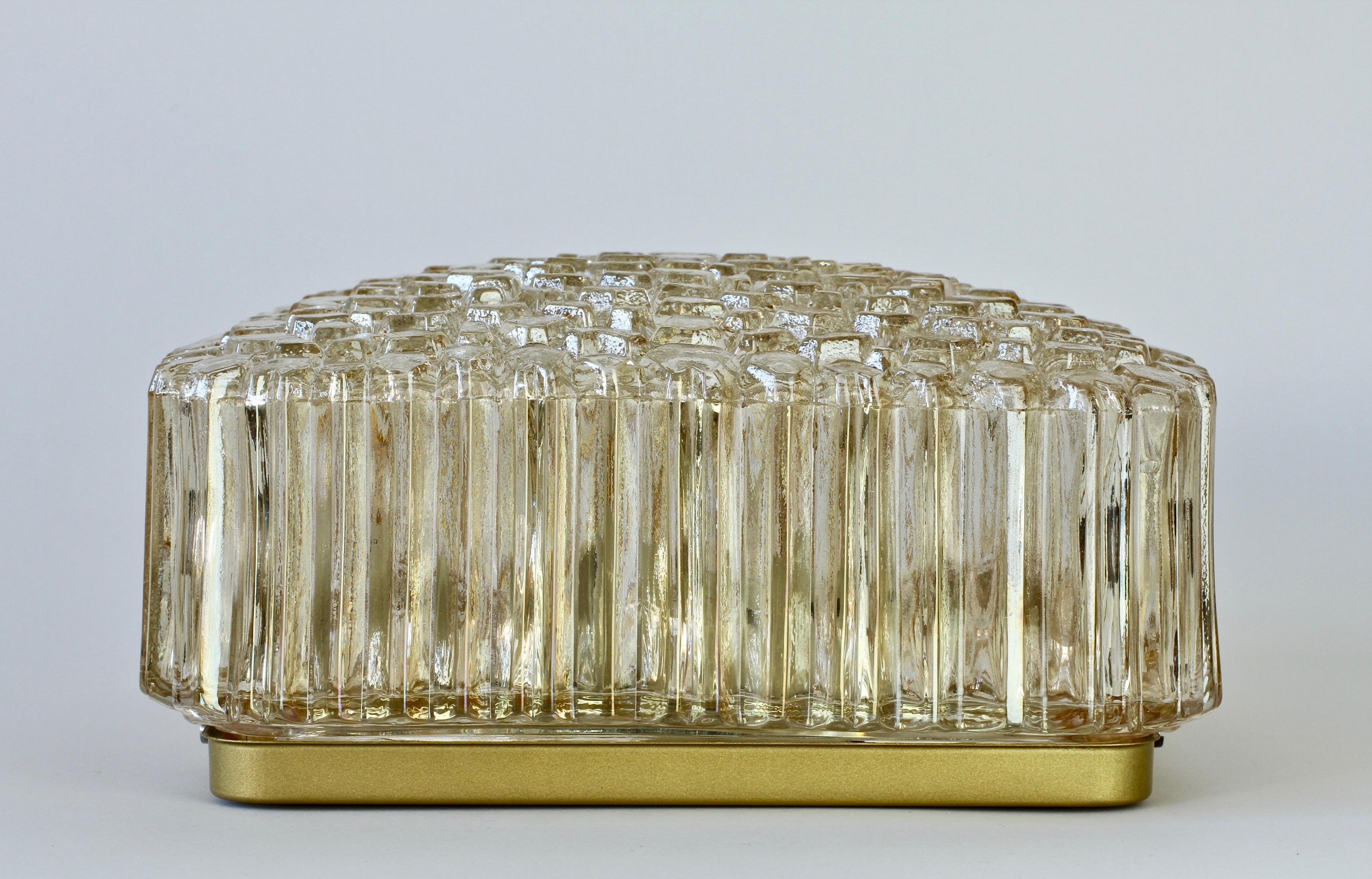 1 von 2 Limburg Vintage Wandleuchte 1970er Jahre Strukturiertes Bernsteinfarbenes Glas Flush Mount im Angebot 6