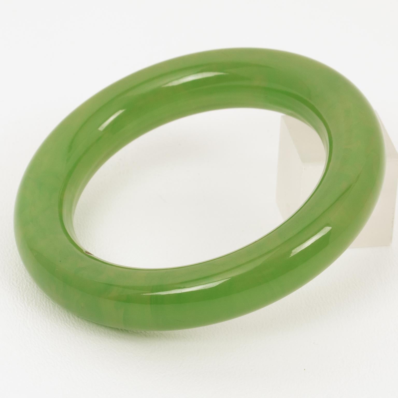 Art Déco Bracciale a tubo in bachelite color lime in vendita