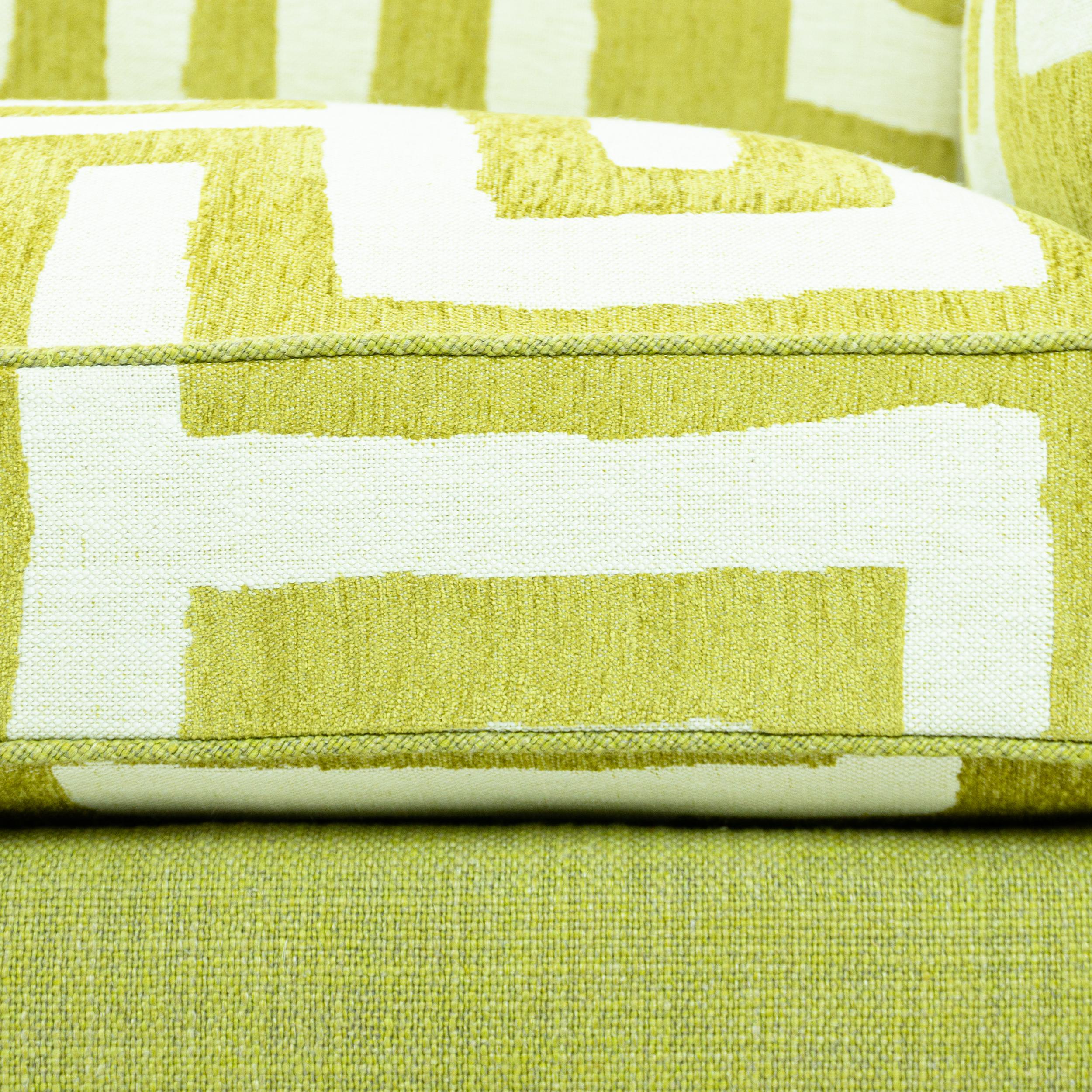 Lime Green Bench Cushion Sofa mit Maze-Muster Kissen und Sonnenblumenfüßen im Angebot 9