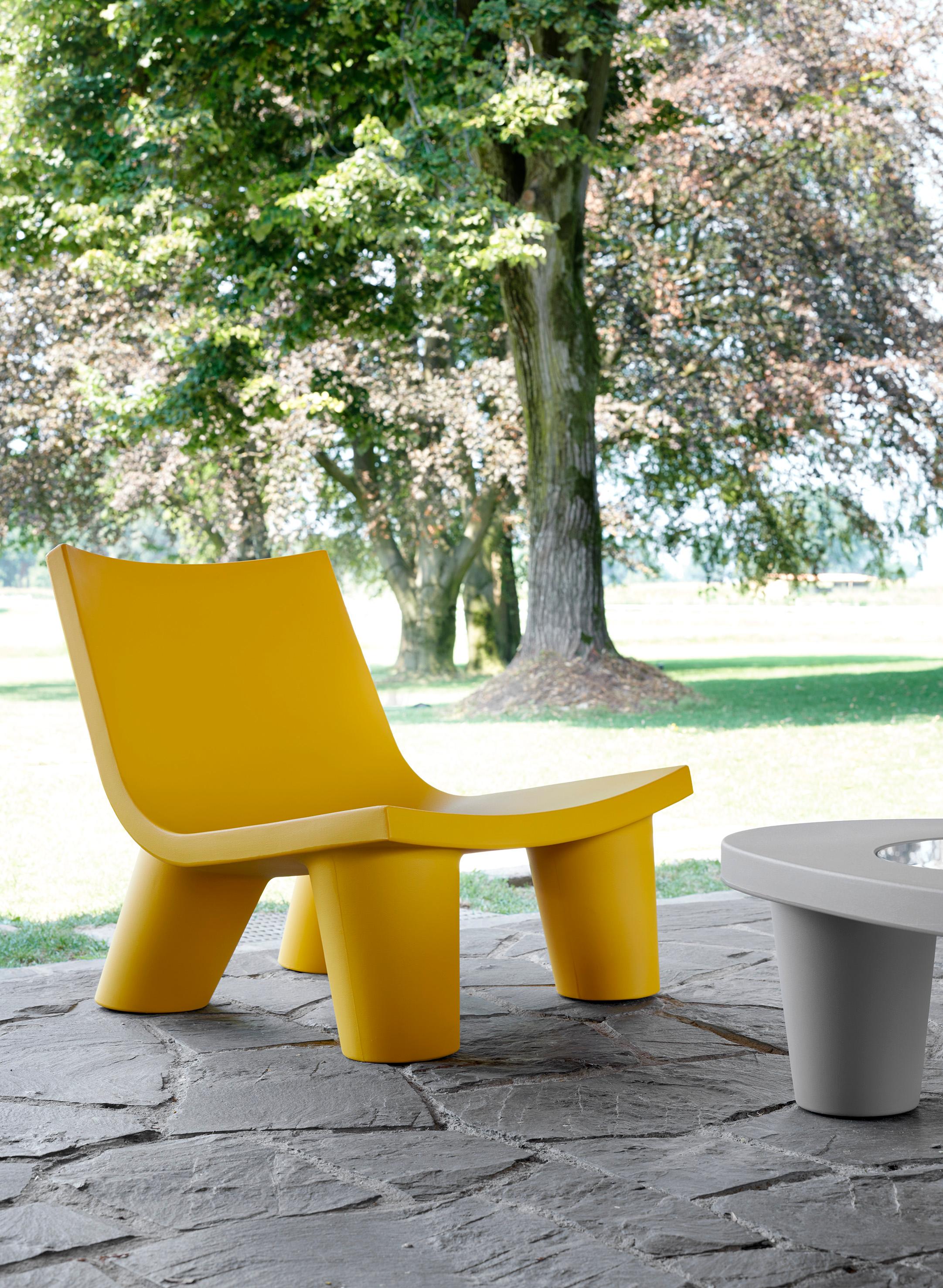 Postmoderne Chaise basse Lita vert citron par OTTO Studio en vente