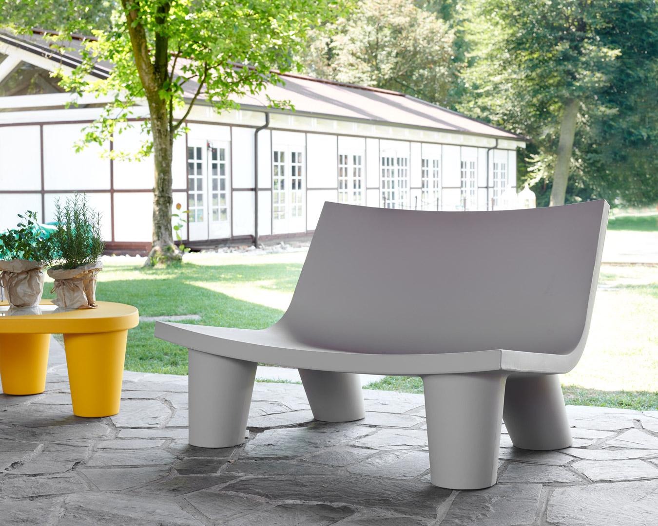 Divano basso Lita Love Low in verde lime di OTTO Studio
Disegnato da Paola Navone.
Dimensioni: P 80 x L 118 x H 70 cm. Altezza della seduta: 36 cm.
Materiali: Polietilene.
Peso: 22 kg.

Disponibile in diverse opzioni di colore. Questo prodotto è